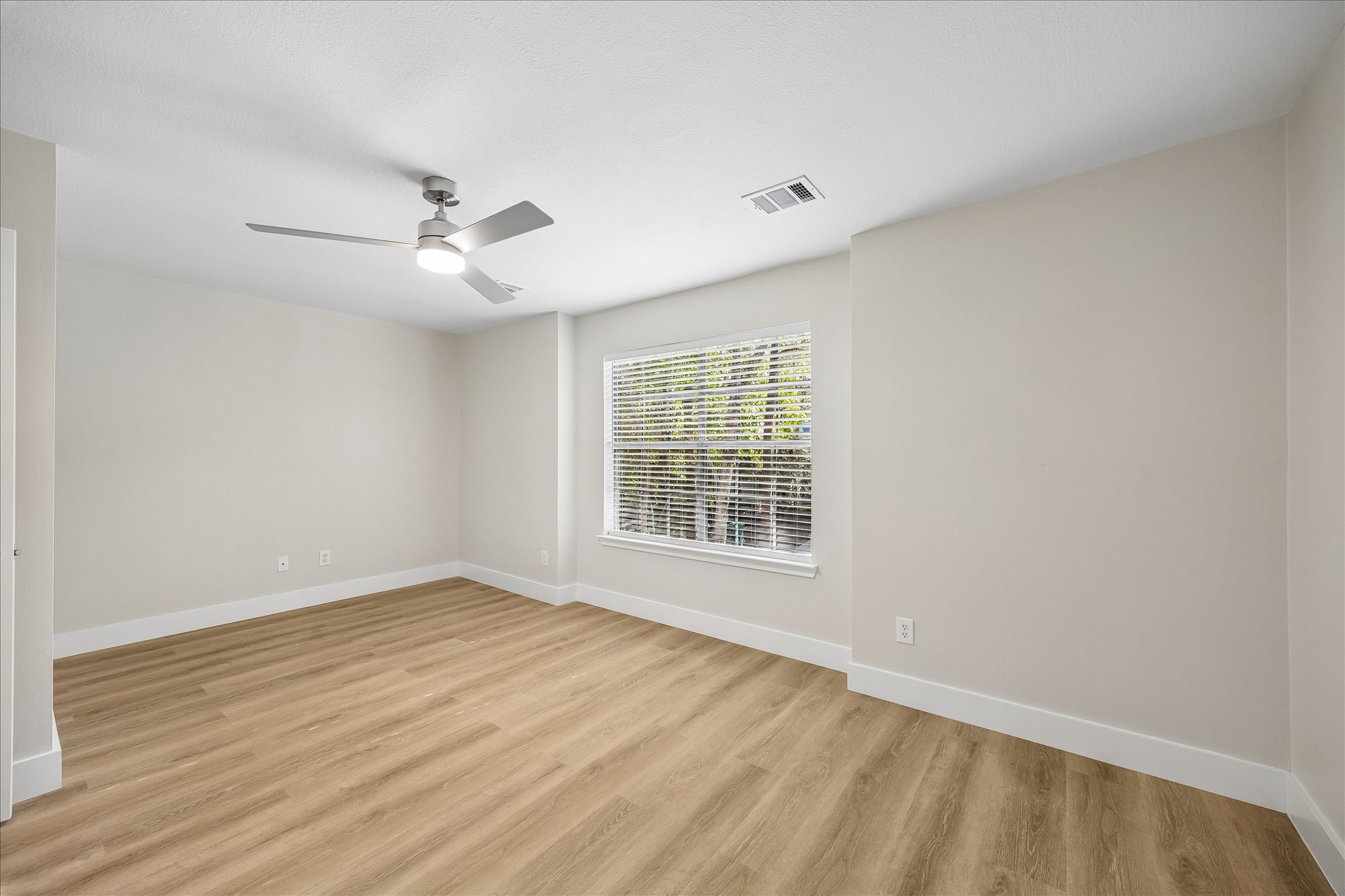 90 N Walden Elms Circle Property Photo 18