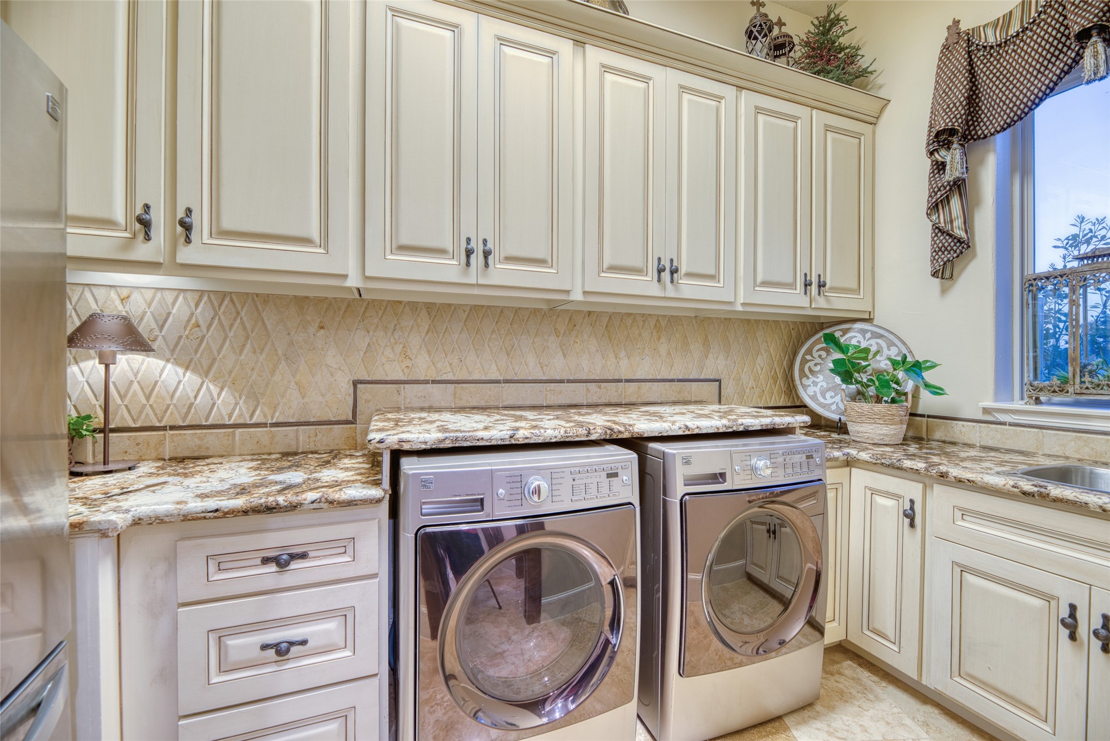 1007 Wavecrest Court Property Photo 27