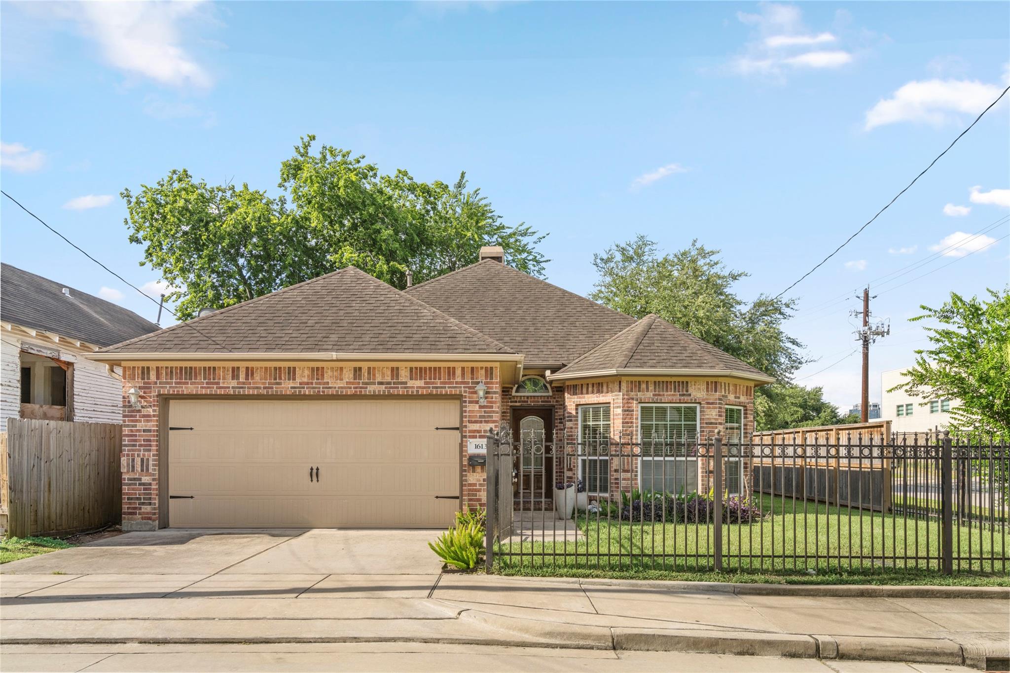 1613 Saulnier Street, Houston TX 77019 Property Photo 1