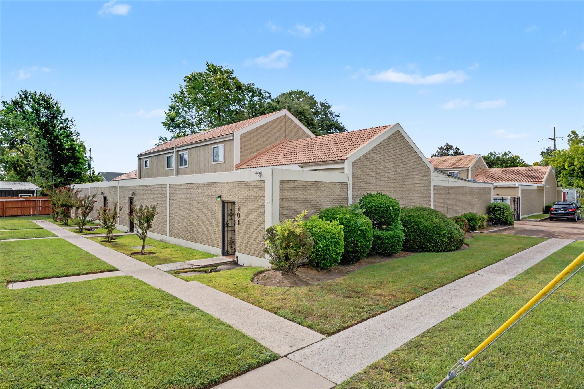 800 N San Jacinto 201 Property Photo 1