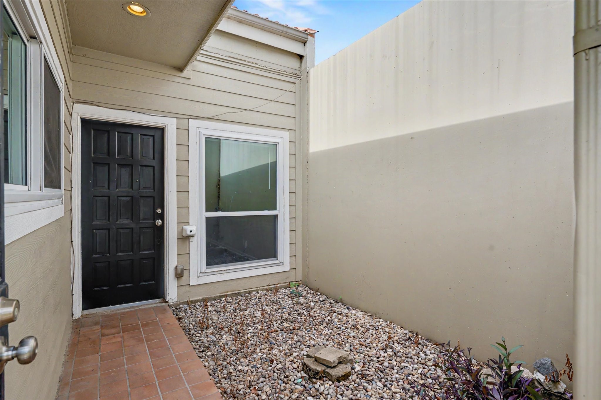 800 N San Jacinto 201 Property Photo 3