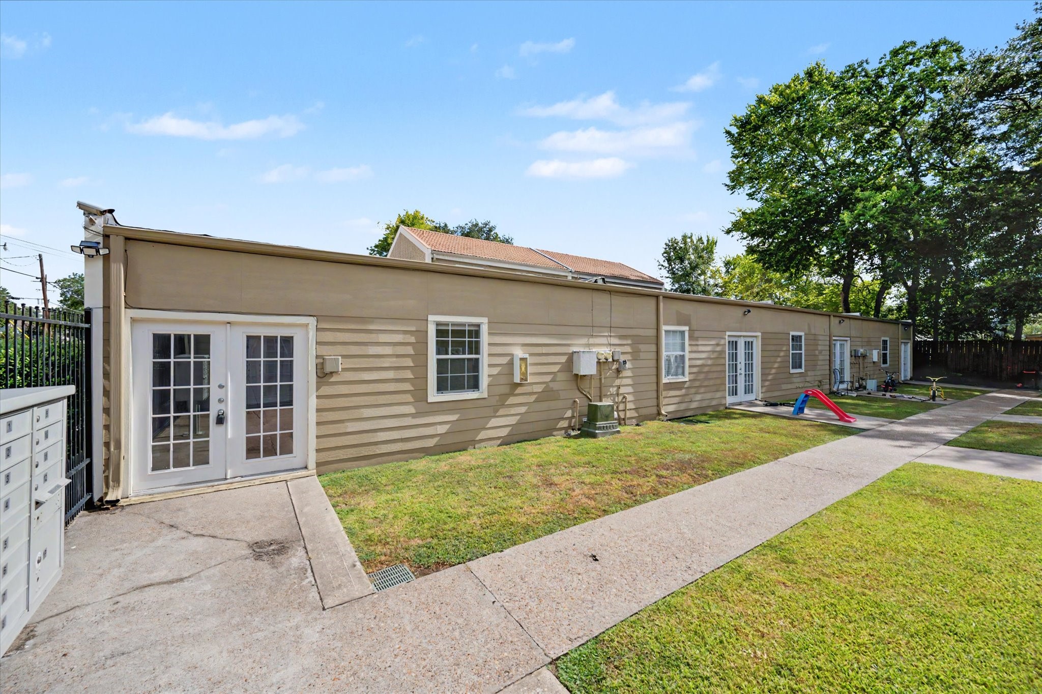 800 N San Jacinto 201 Property Photo 5