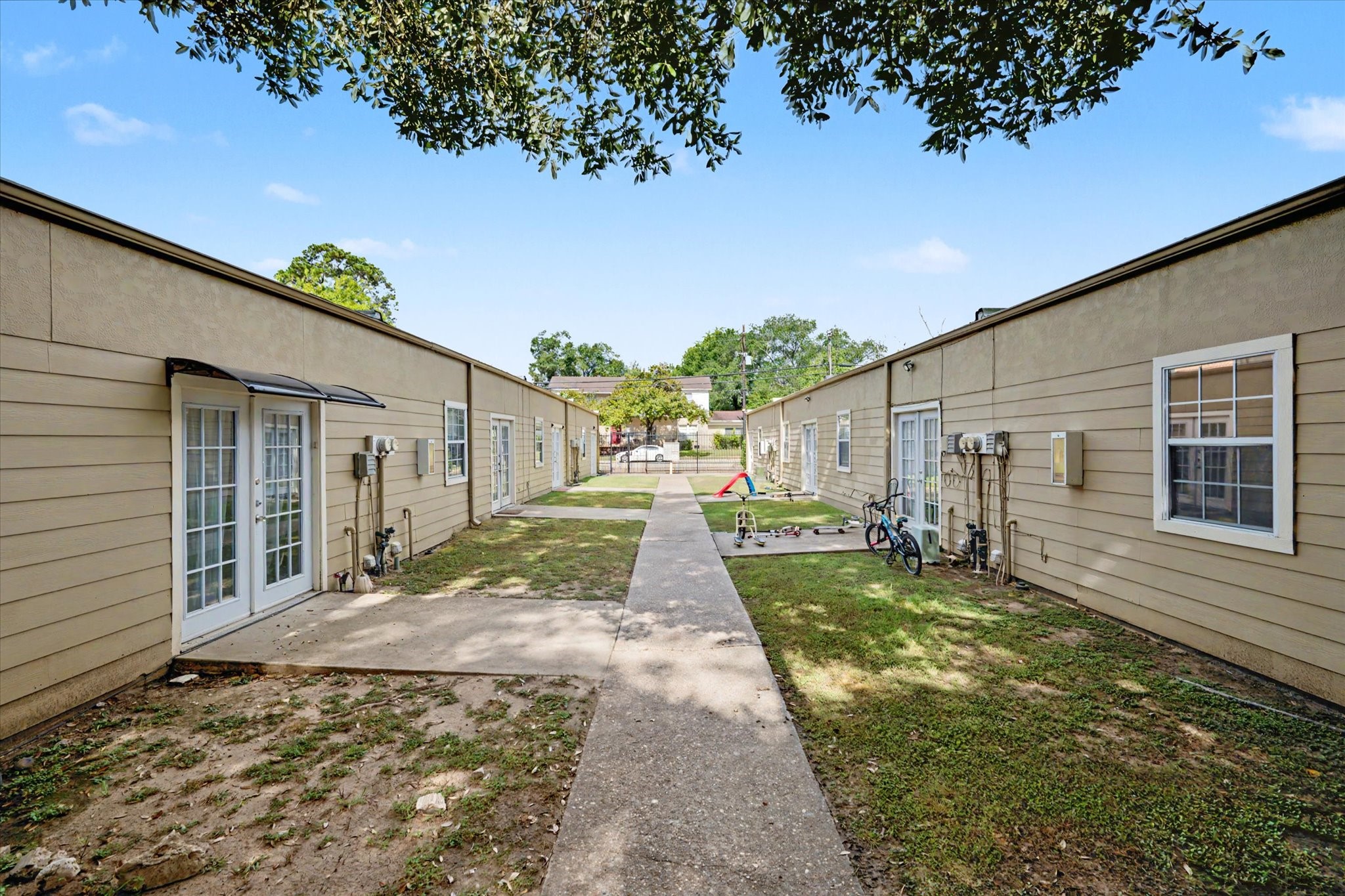 800 N San Jacinto 201 Property Photo 6