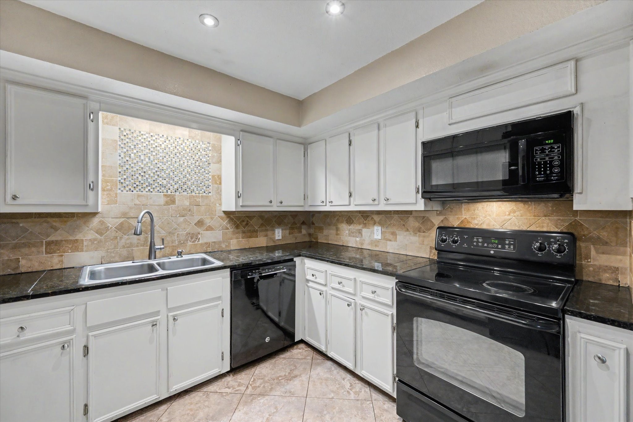 800 N San Jacinto 201 Property Photo 7