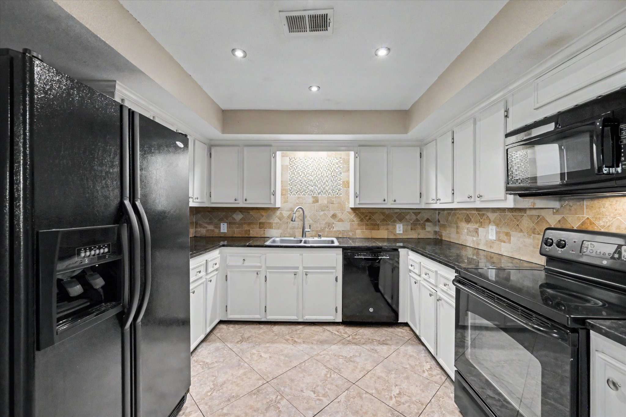 800 N San Jacinto 201 Property Photo 9