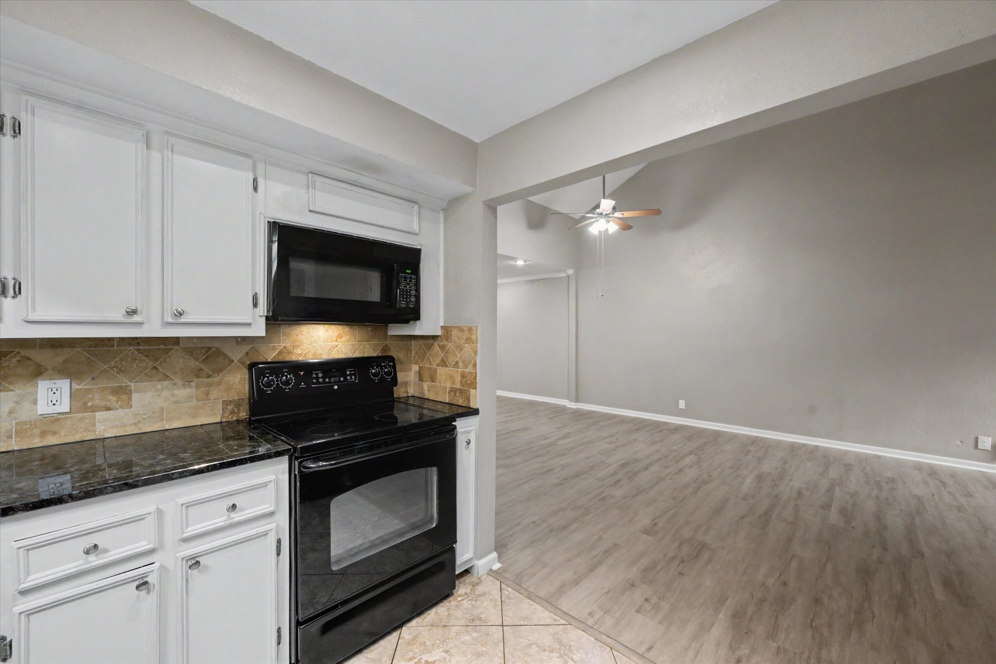 800 N San Jacinto 201 Property Photo 10