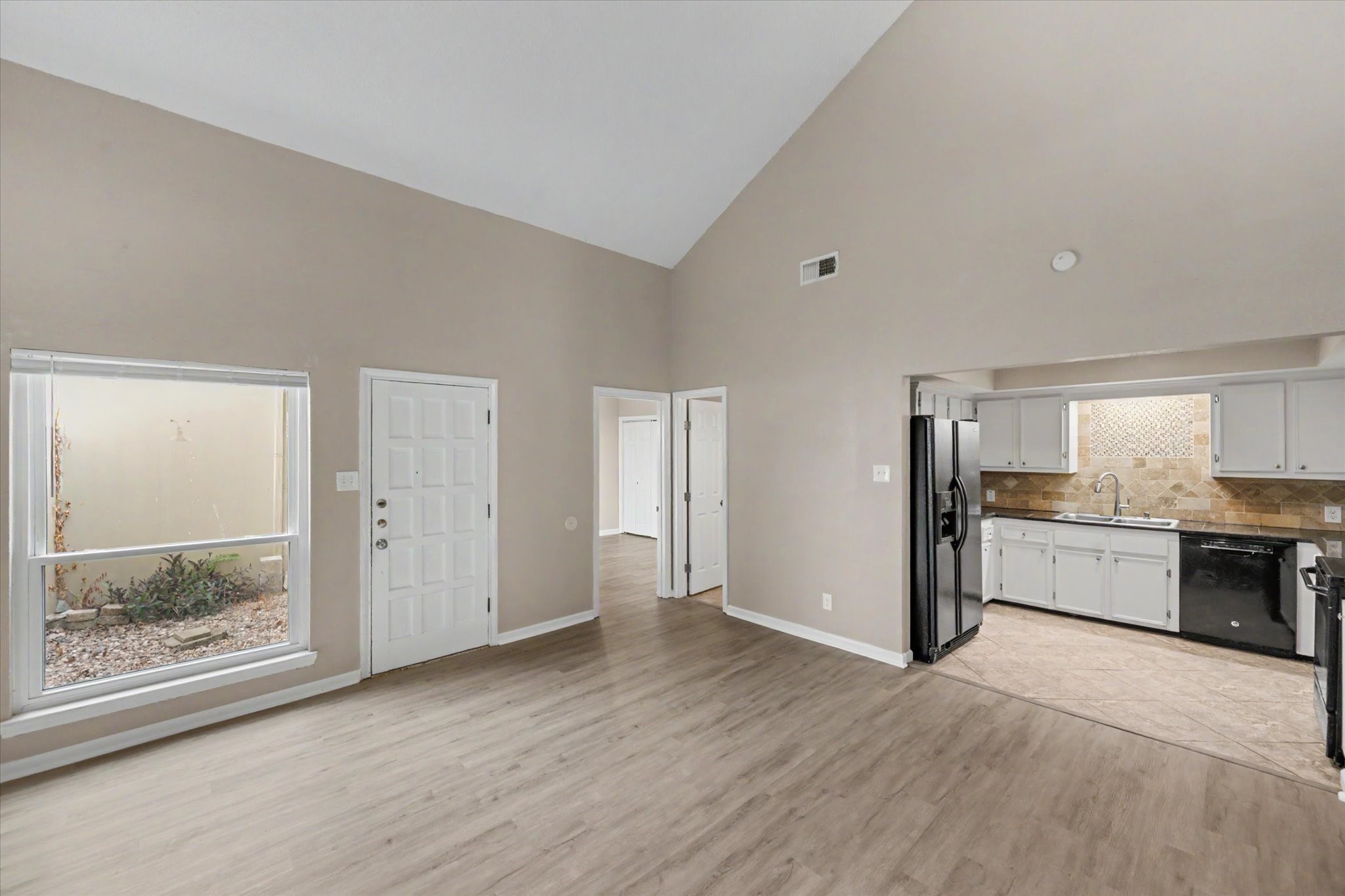 800 N San Jacinto 201 Property Photo 13