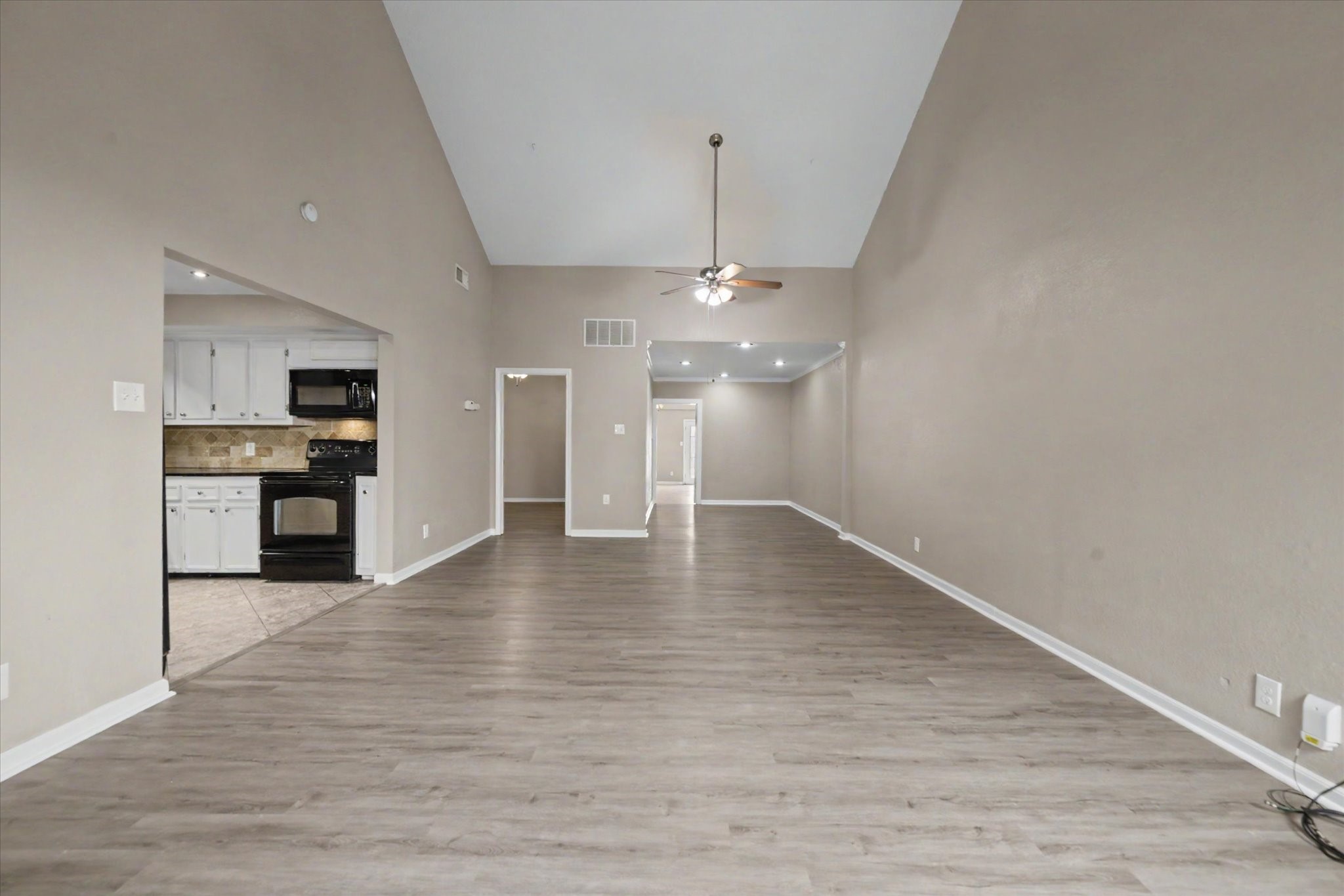 800 N San Jacinto 201 Property Photo 16