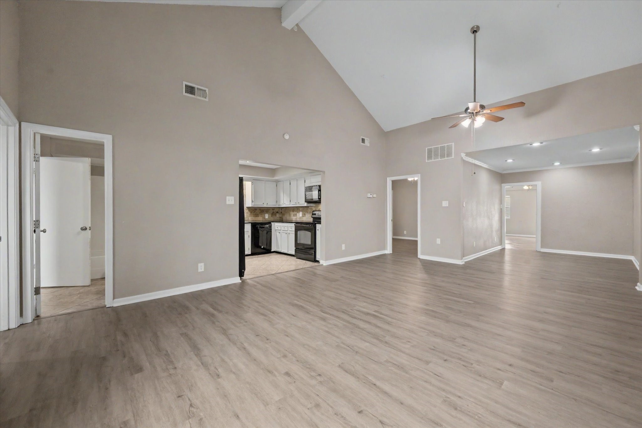 800 N San Jacinto 201 Property Photo 18