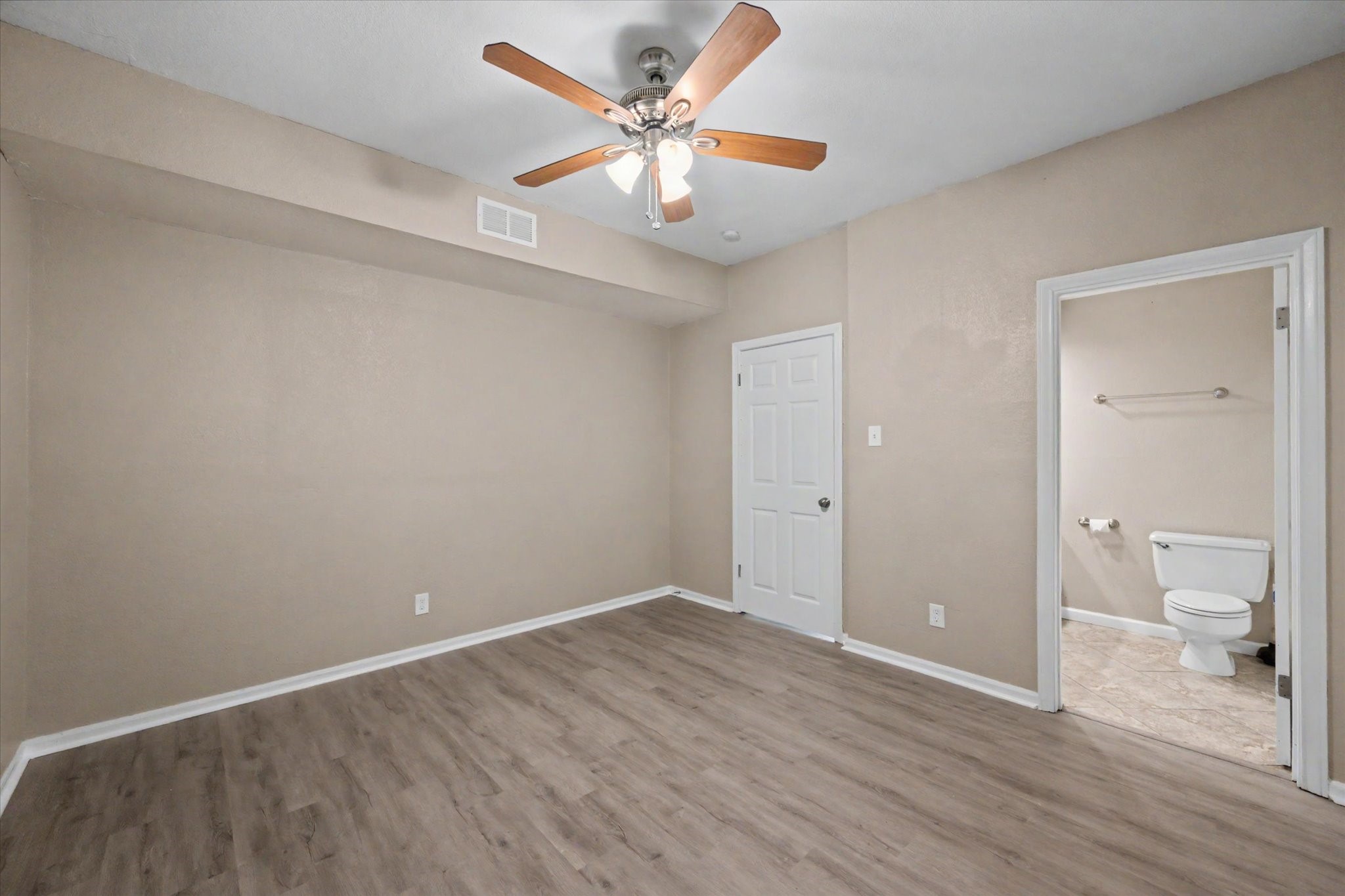 800 N San Jacinto 201 Property Photo 32