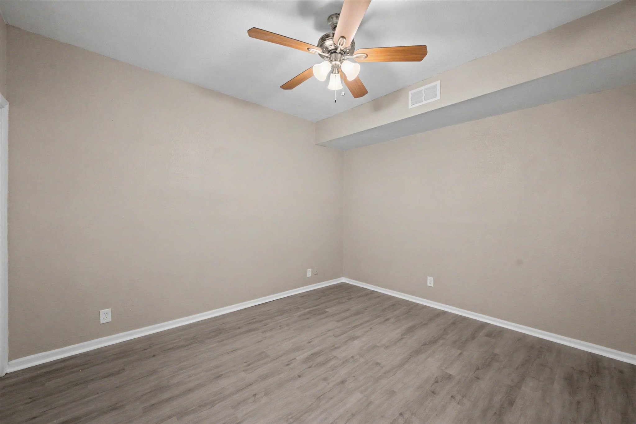 800 N San Jacinto 201 Property Photo 34