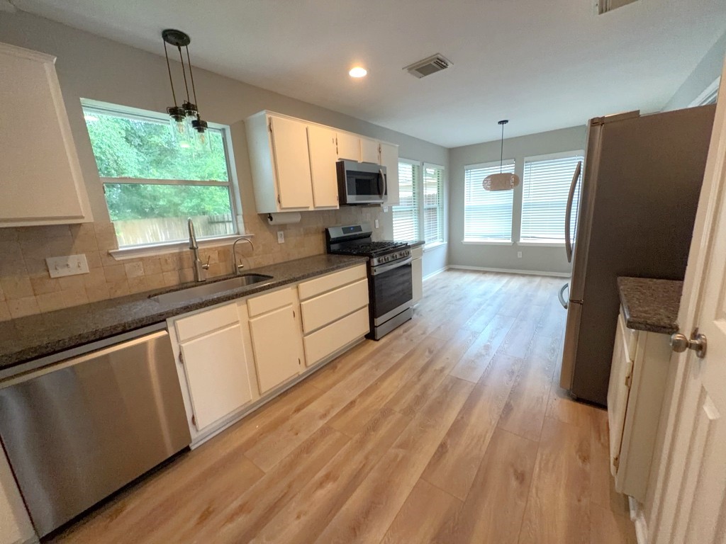 2106 Lexington Woods Drive Property Photo 3