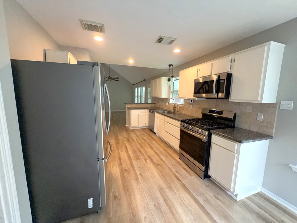 2106 Lexington Woods Drive Property Photo 14