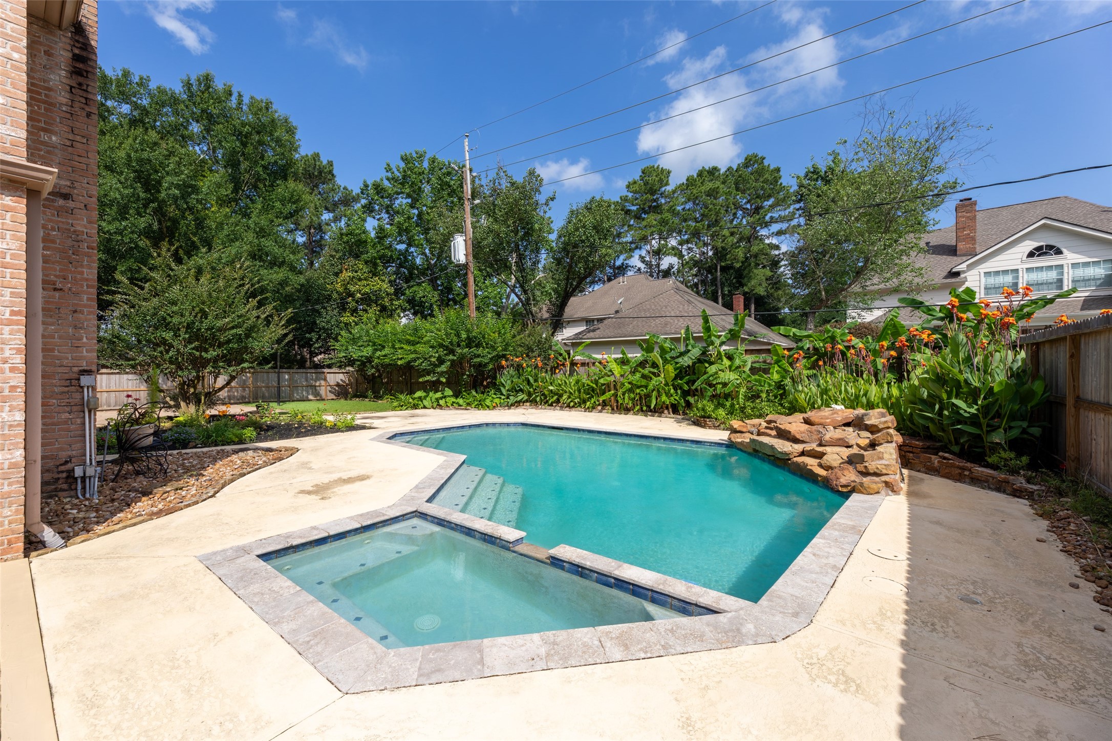 9714 Godstone Lane Property Photo 4