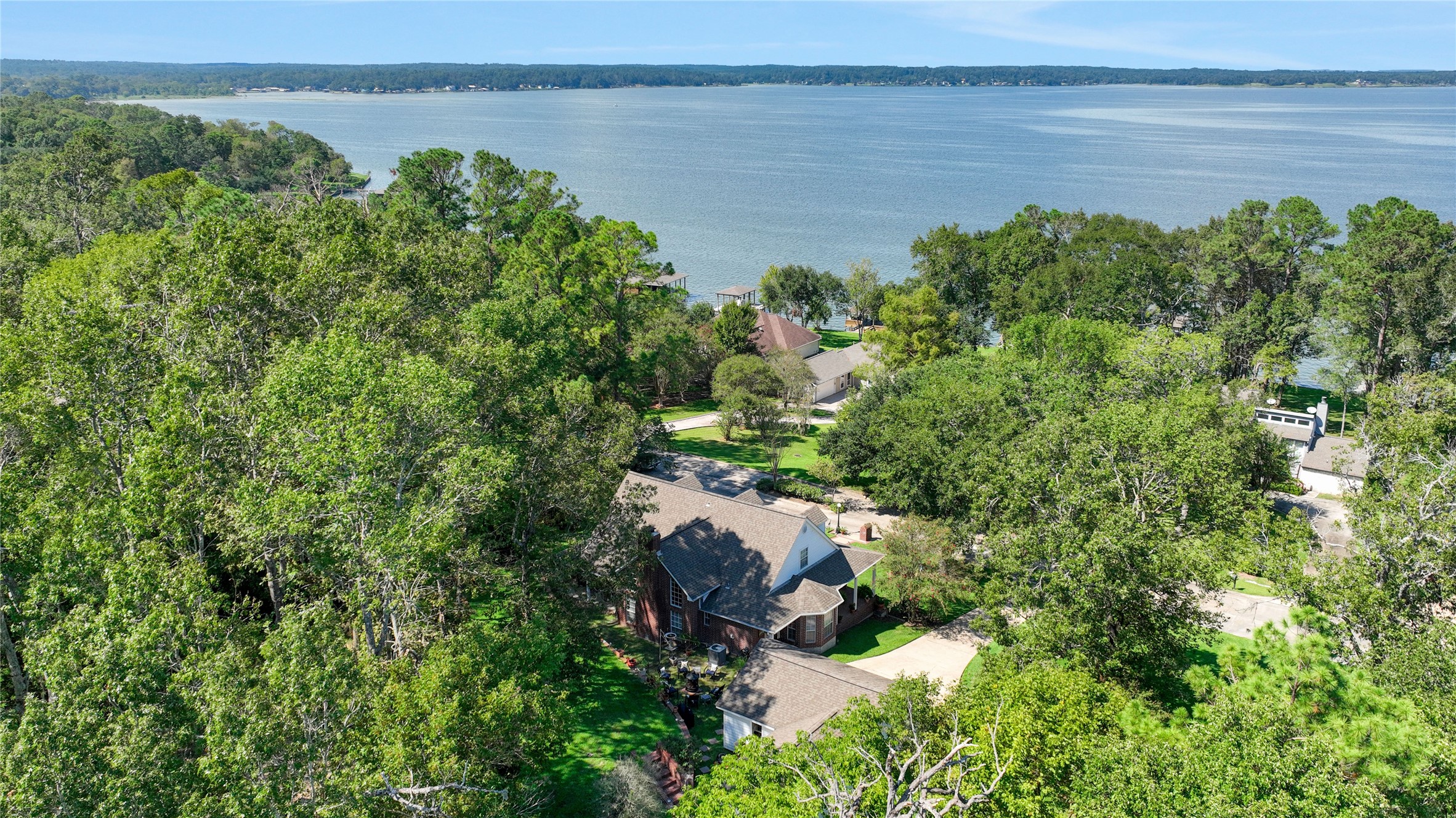 220 Lake Oaks Boulevard Property Photo 3