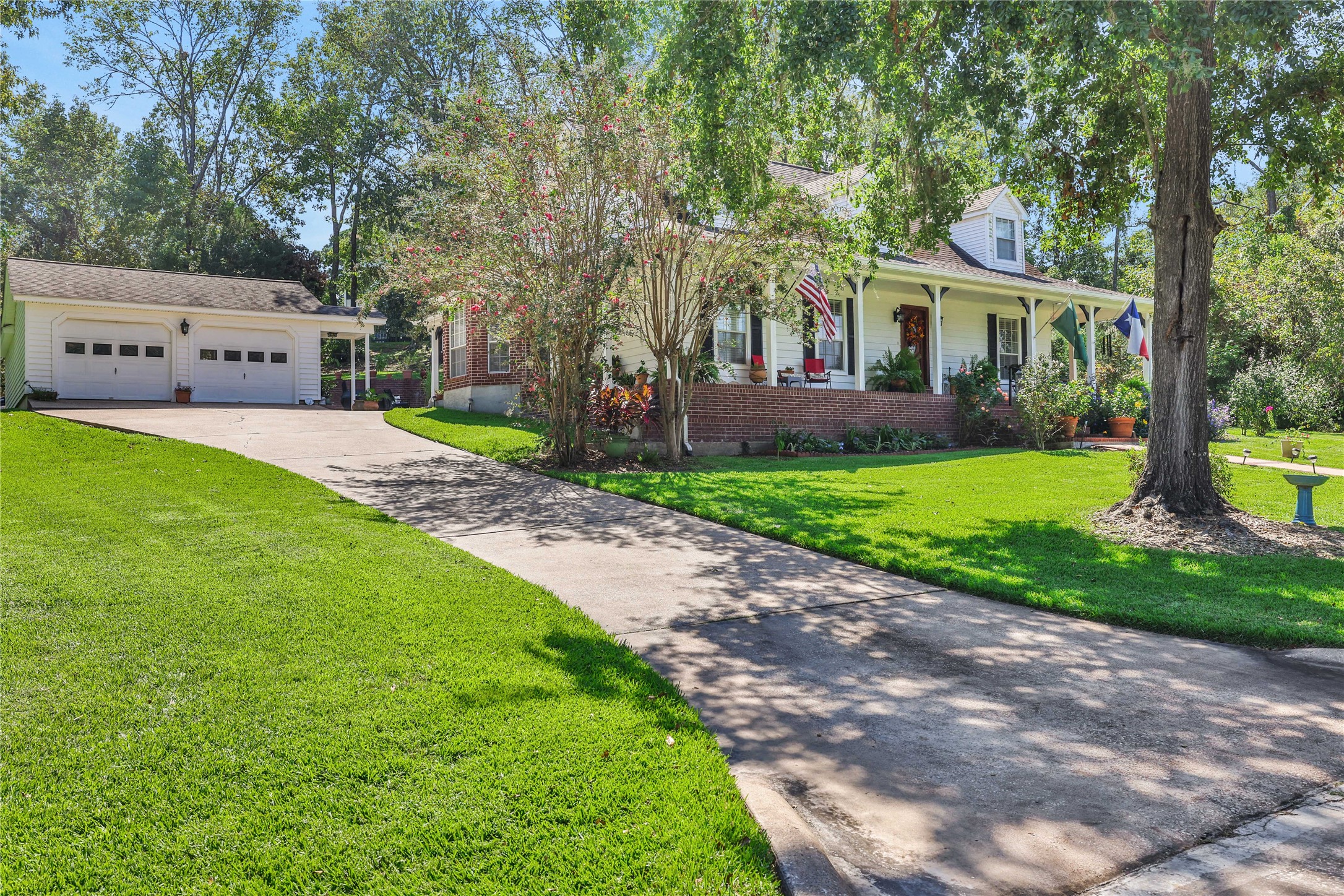 220 Lake Oaks Boulevard Property Photo 4