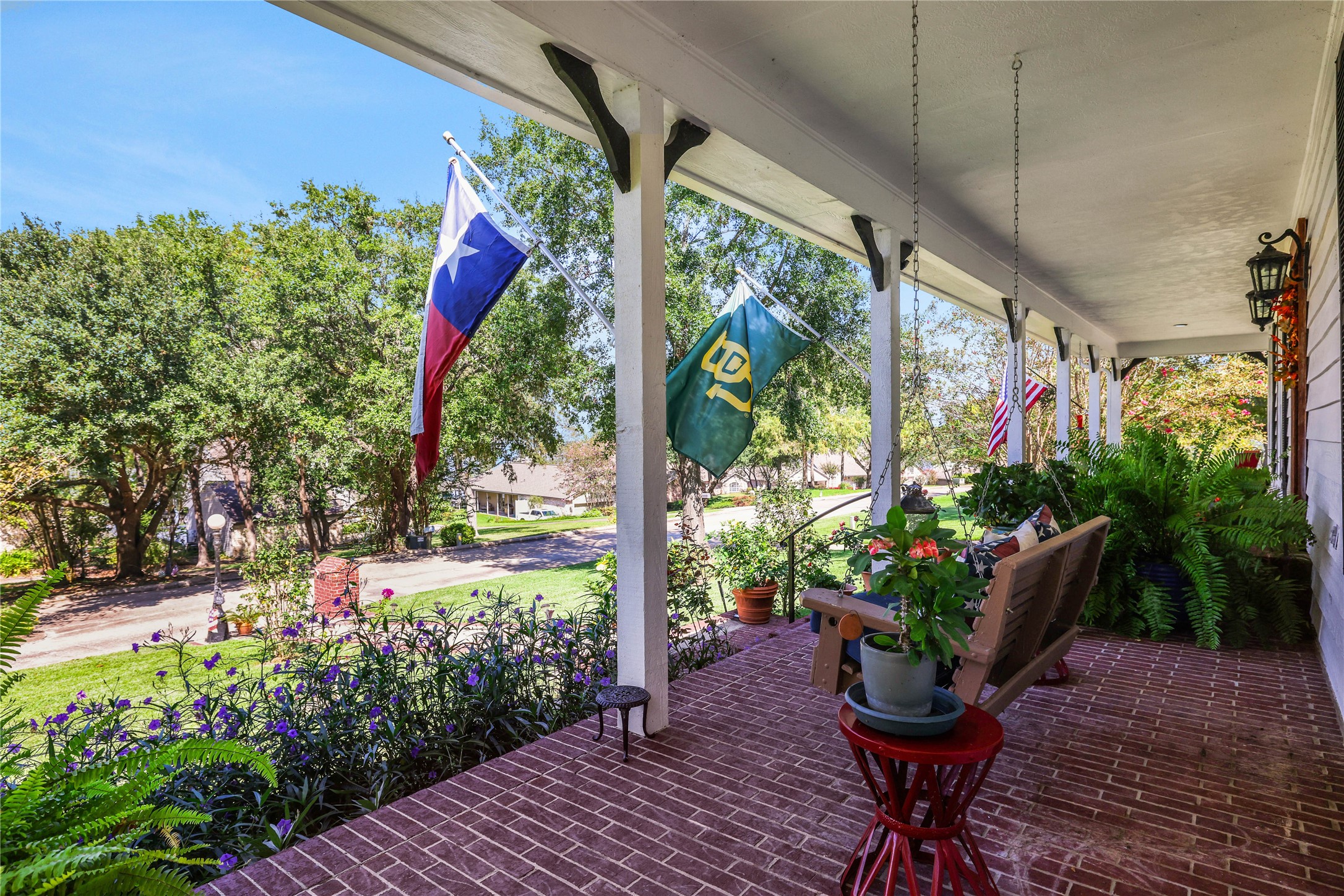 220 Lake Oaks Boulevard Property Photo 6