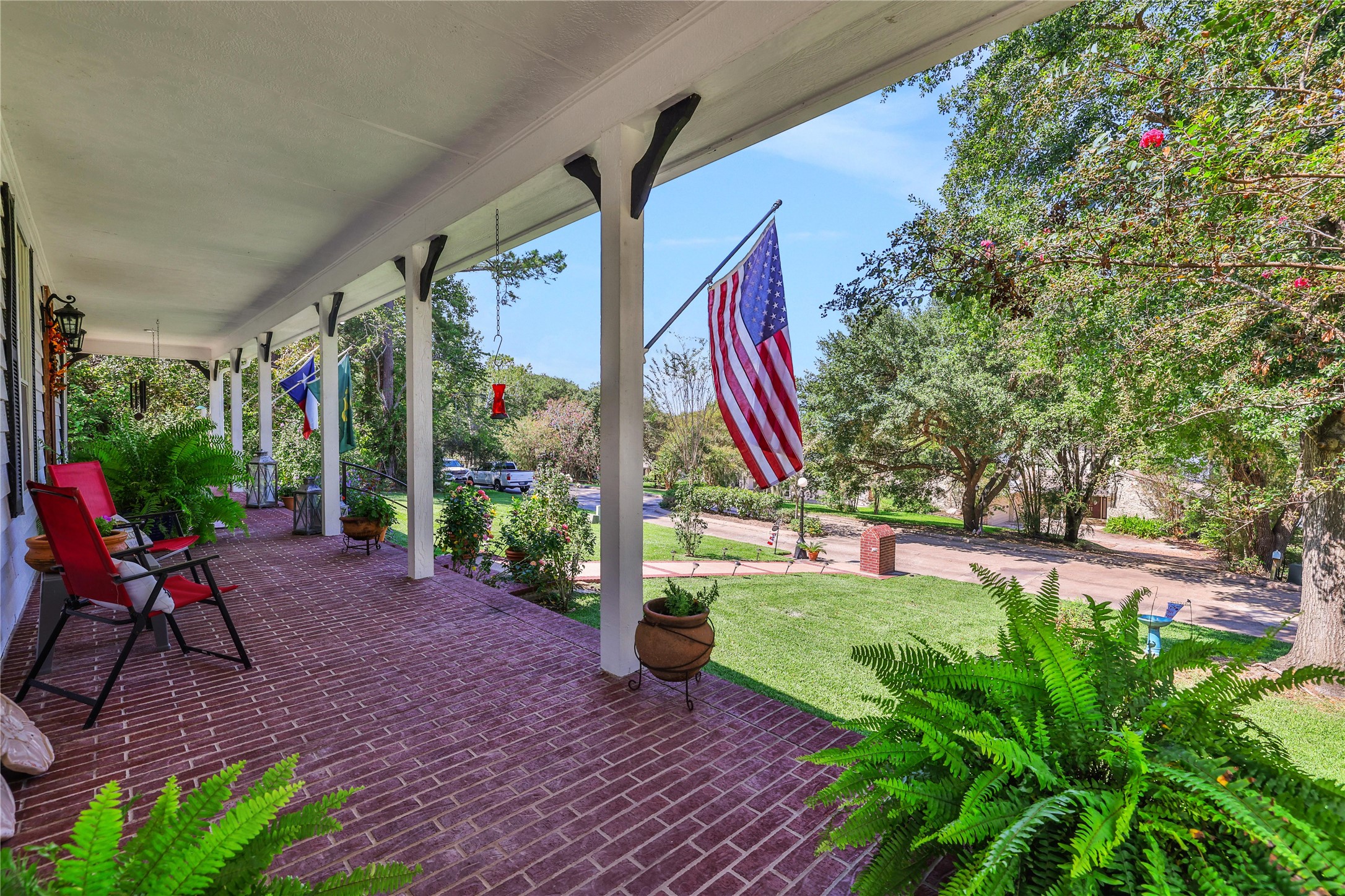 220 Lake Oaks Boulevard Property Photo 7