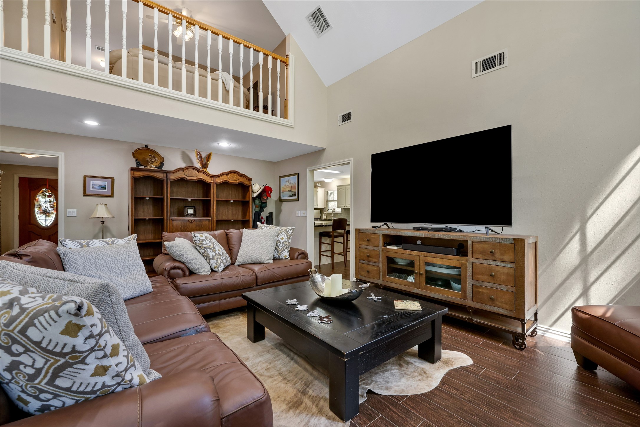 220 Lake Oaks Boulevard Property Photo 12