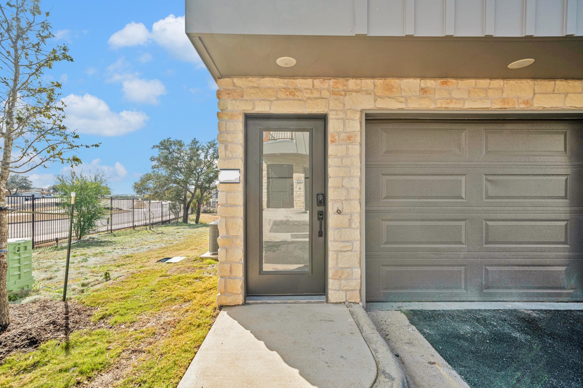 1601-803 Mustang Drive Property Photo 1