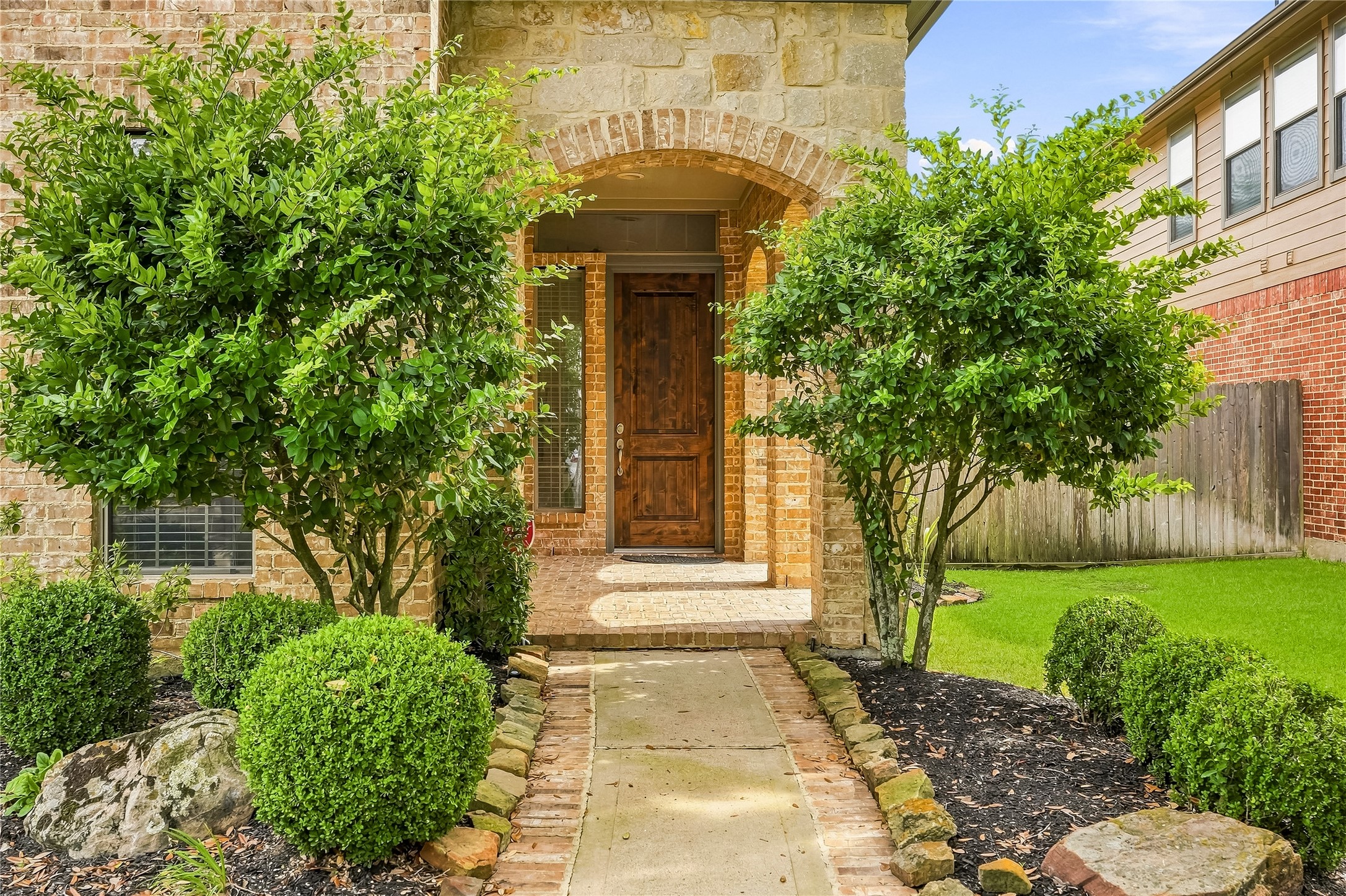 18323 E Laura Shore Drive Property Photo 4