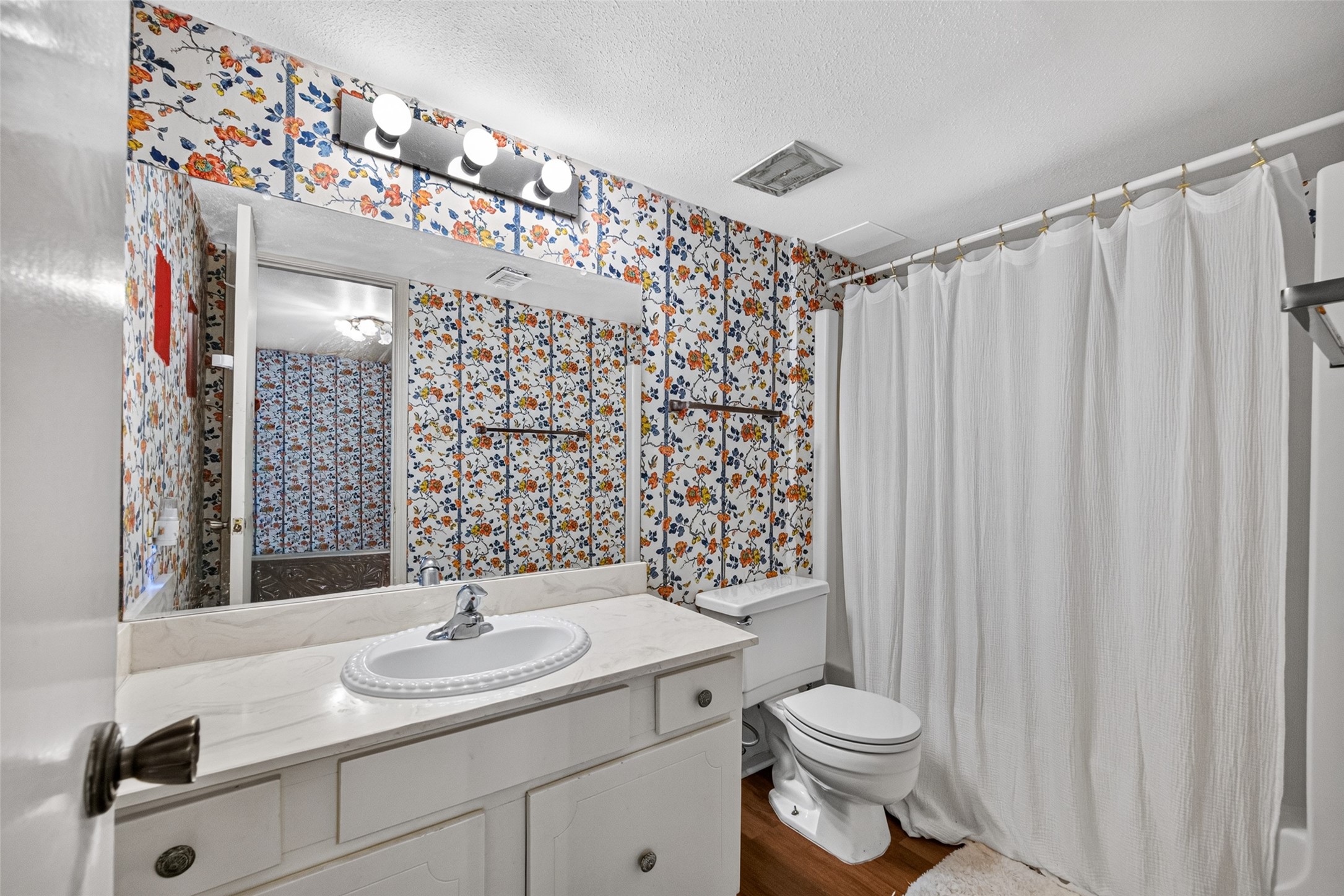 359 N Post Oak Lane 122 Property Photo 21