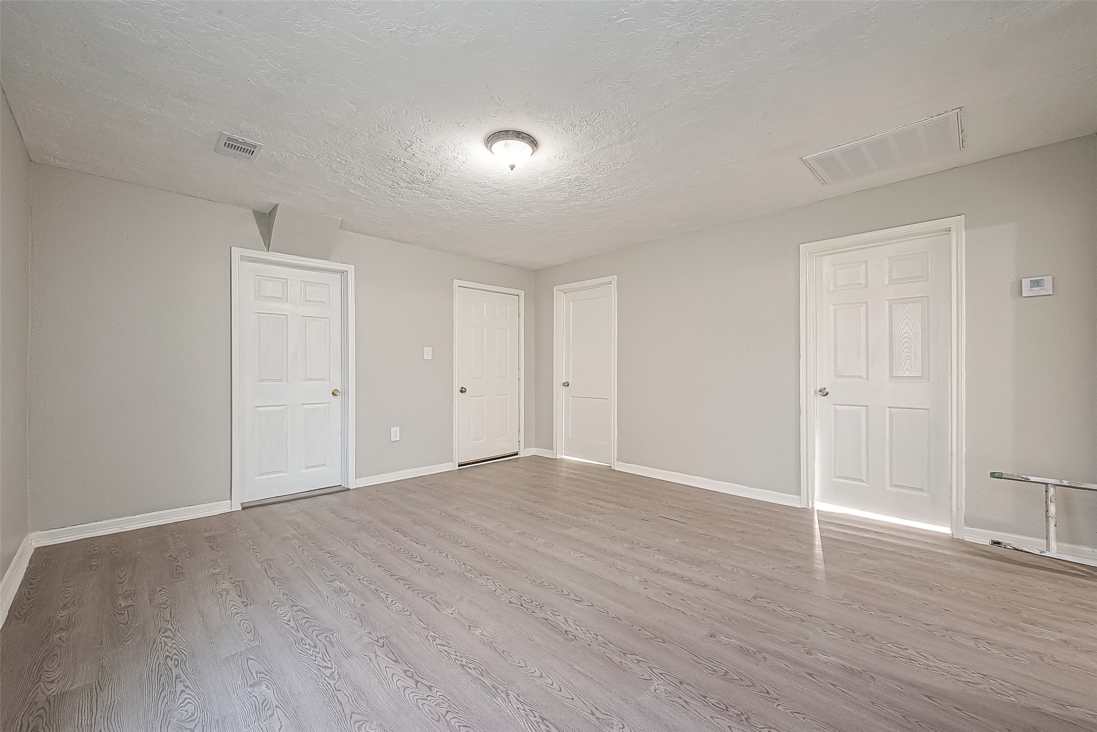 8304 Darien Street Property Photo 3