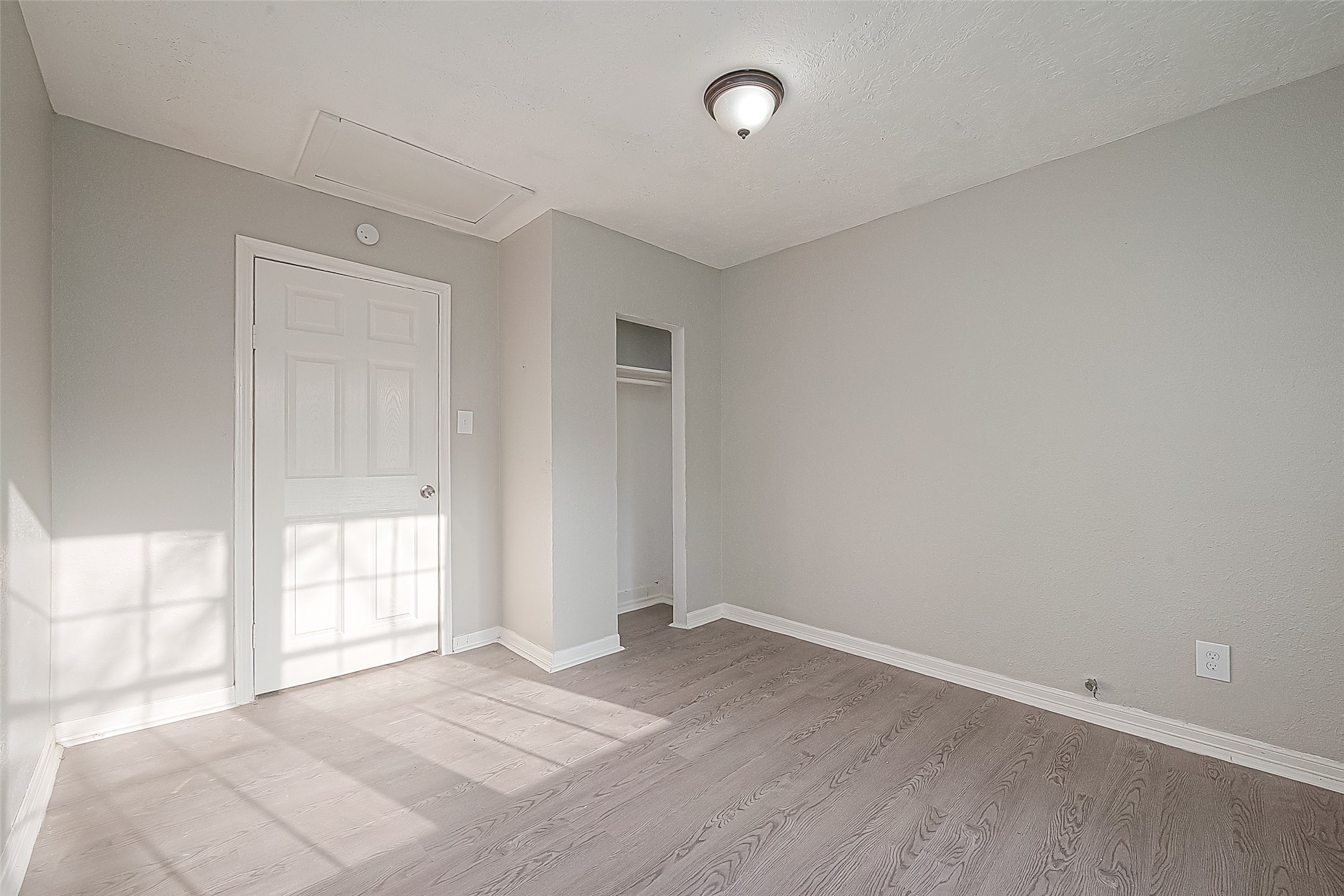8304 Darien Street Property Photo 6