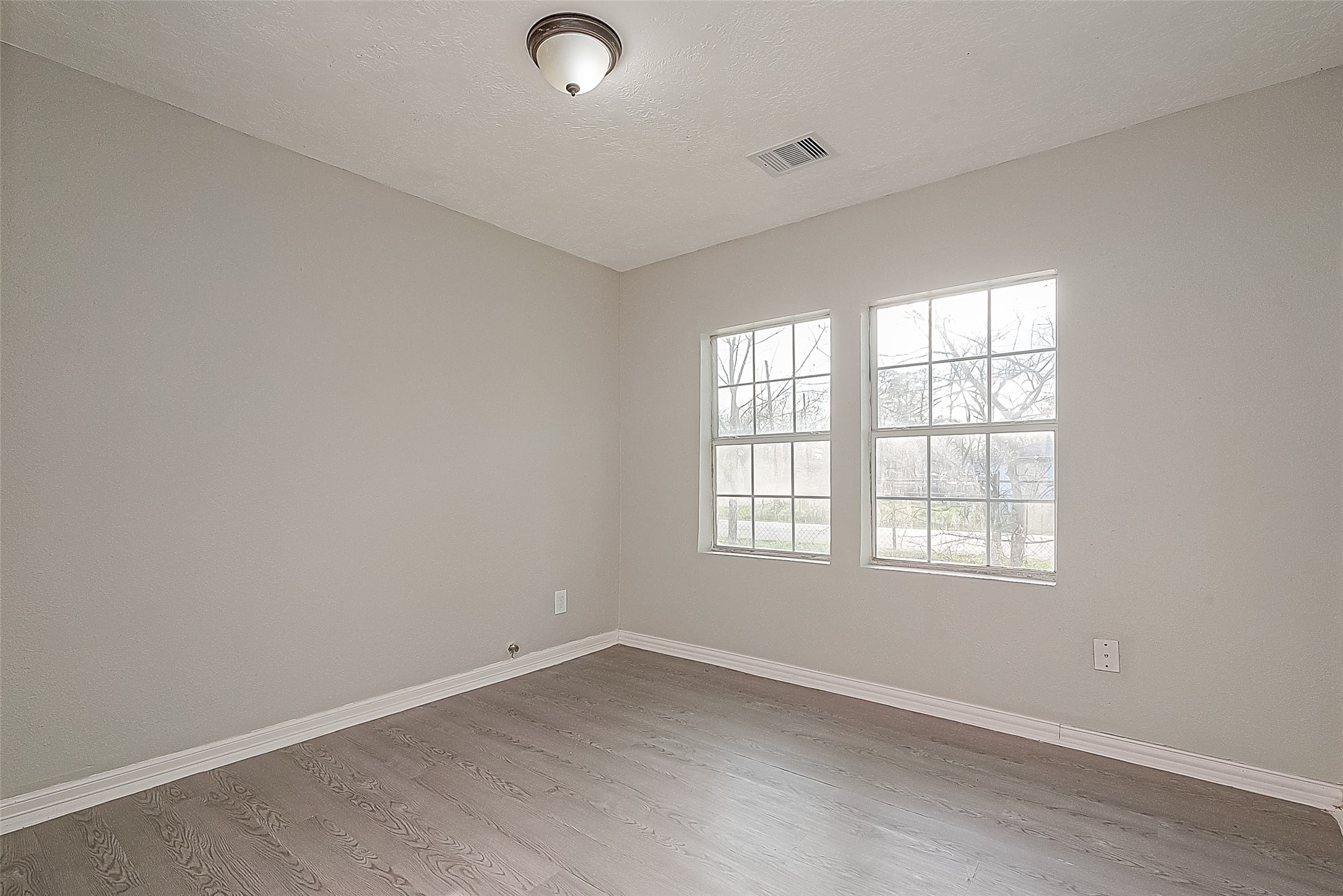 8304 Darien Street Property Photo 8