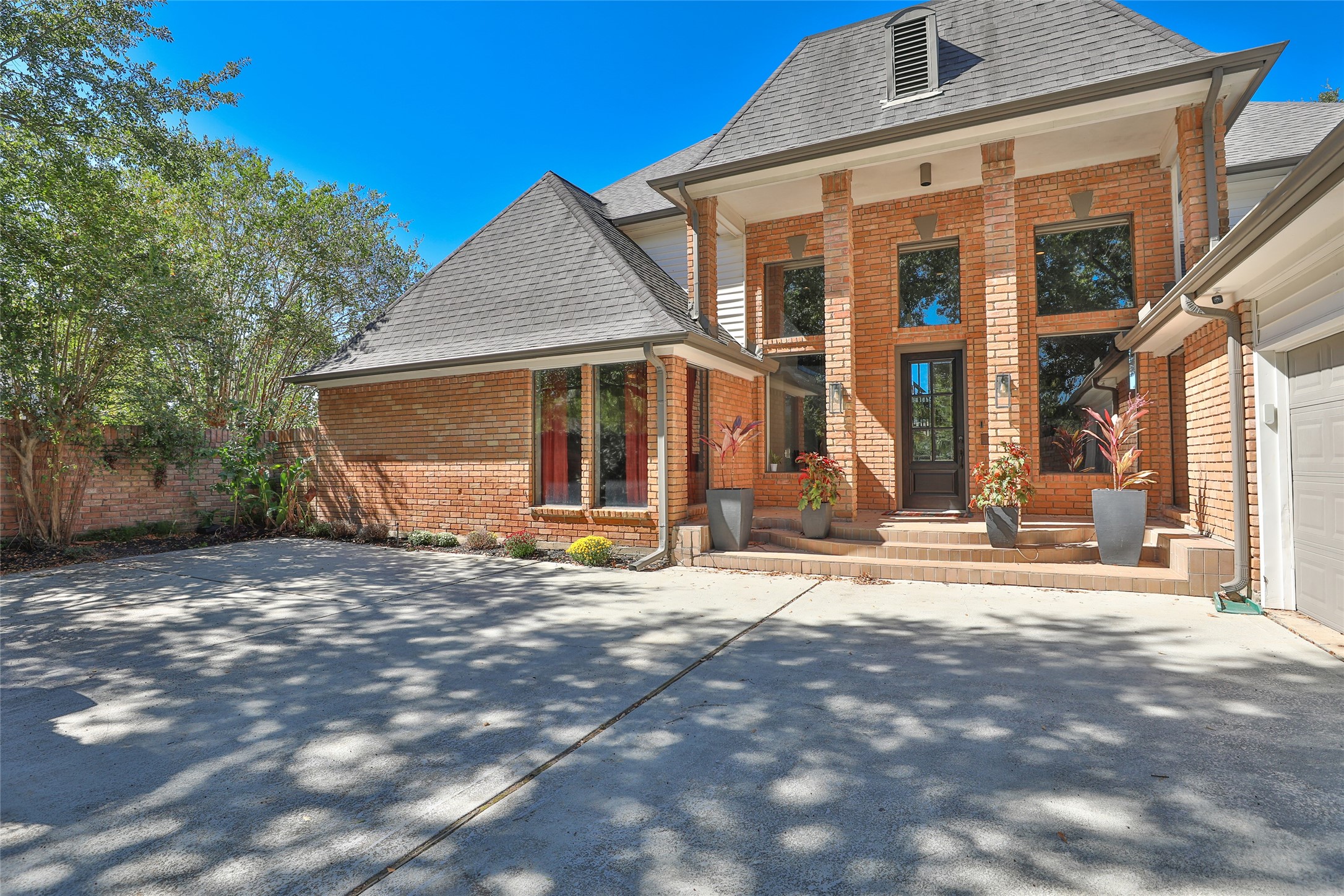 1818 Brookchester Drive Property Photo 3