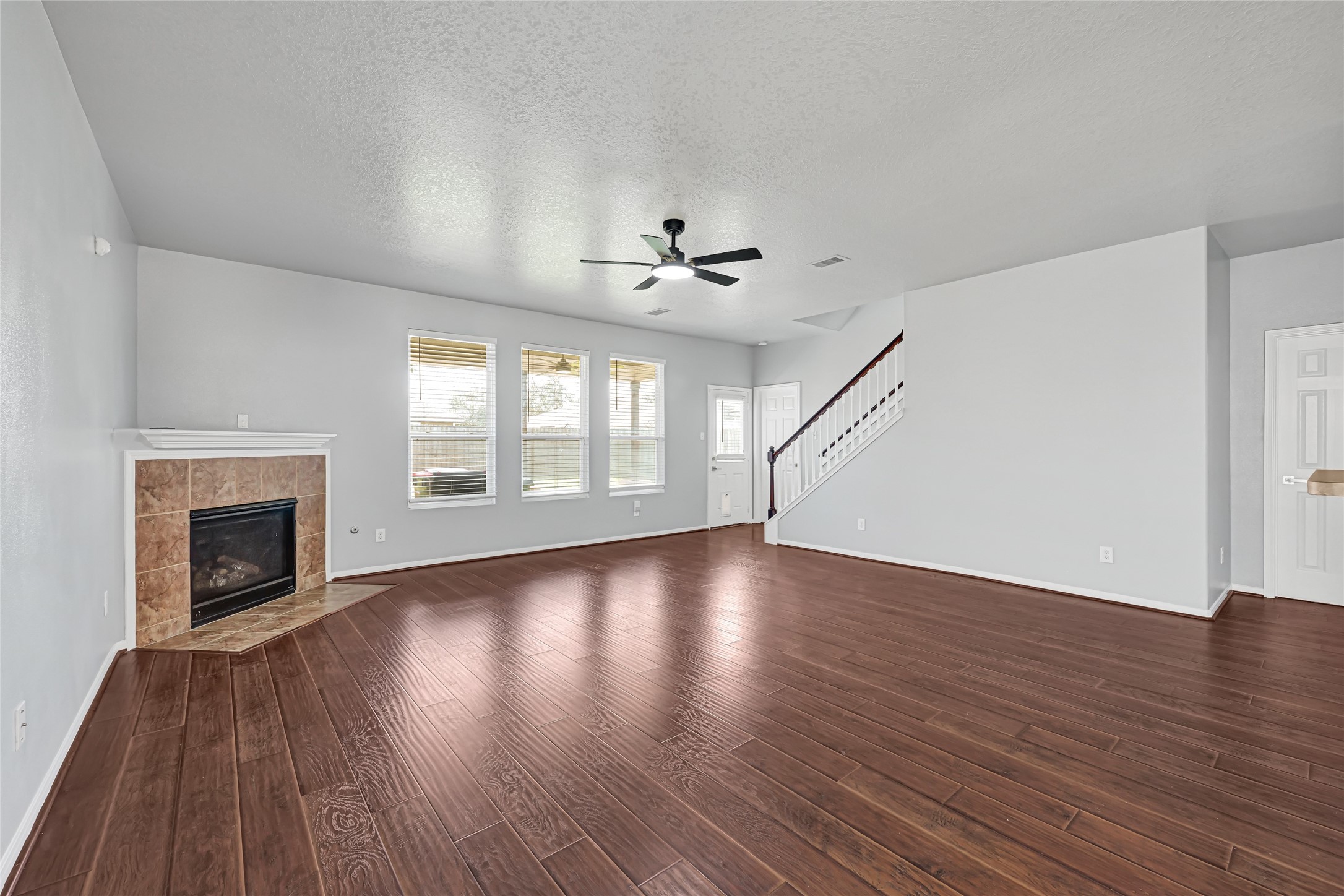1827 Macondray Drive Property Photo 6