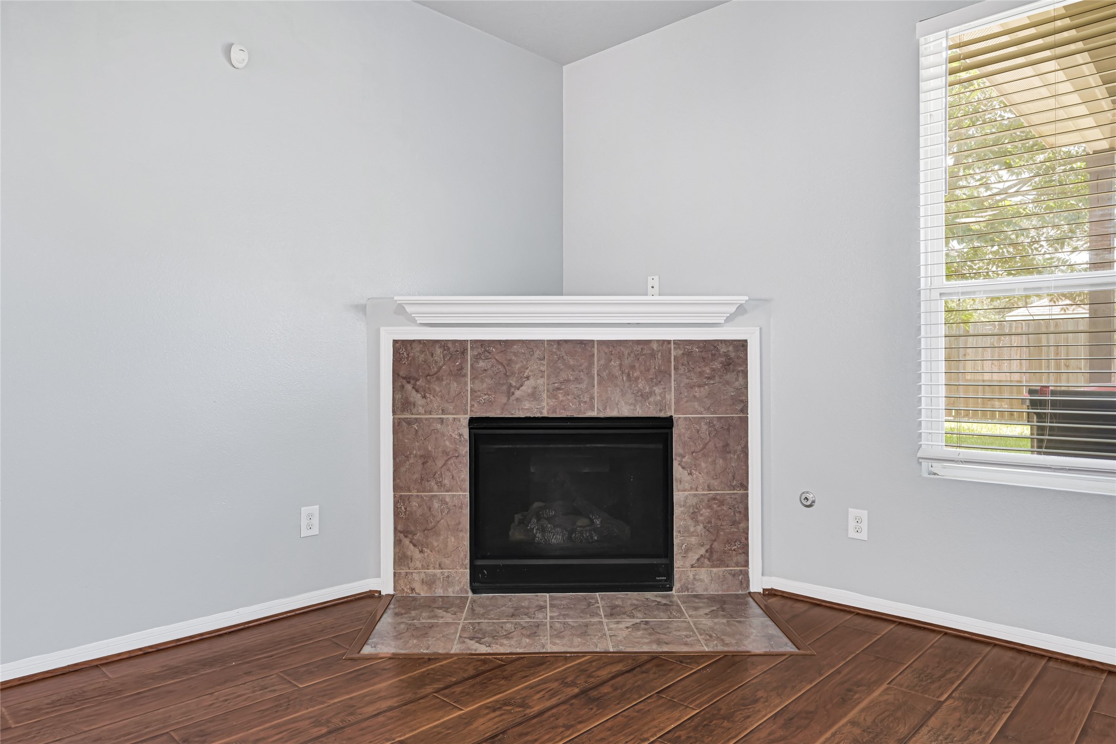 1827 Macondray Drive Property Photo 8