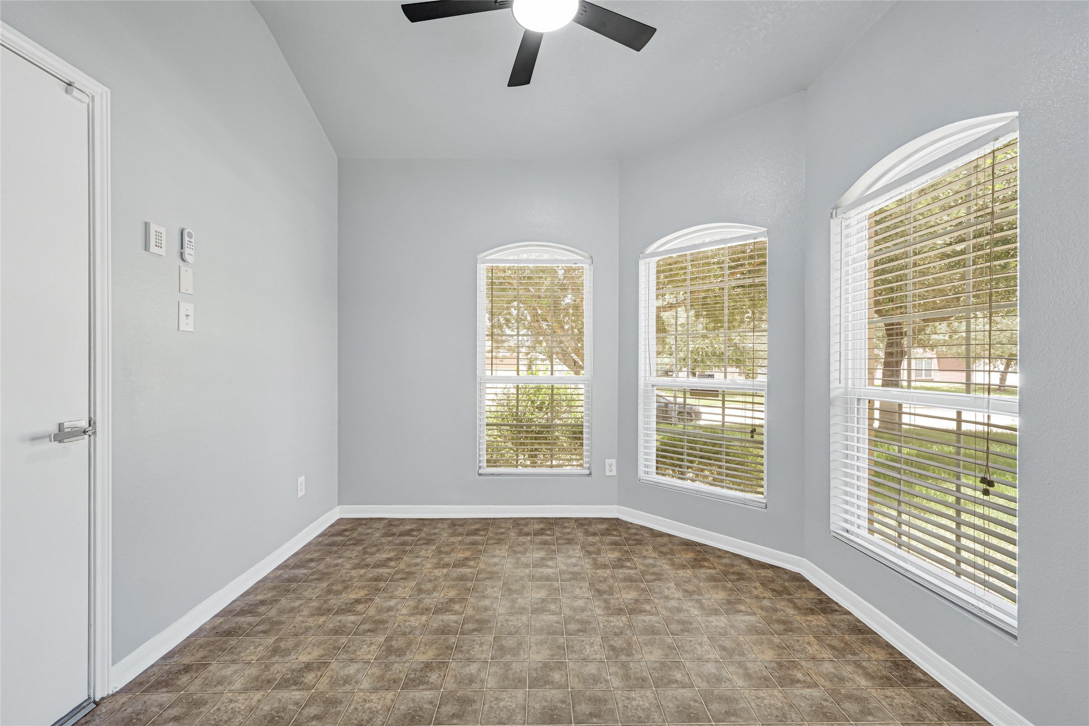 1827 Macondray Drive Property Photo 12