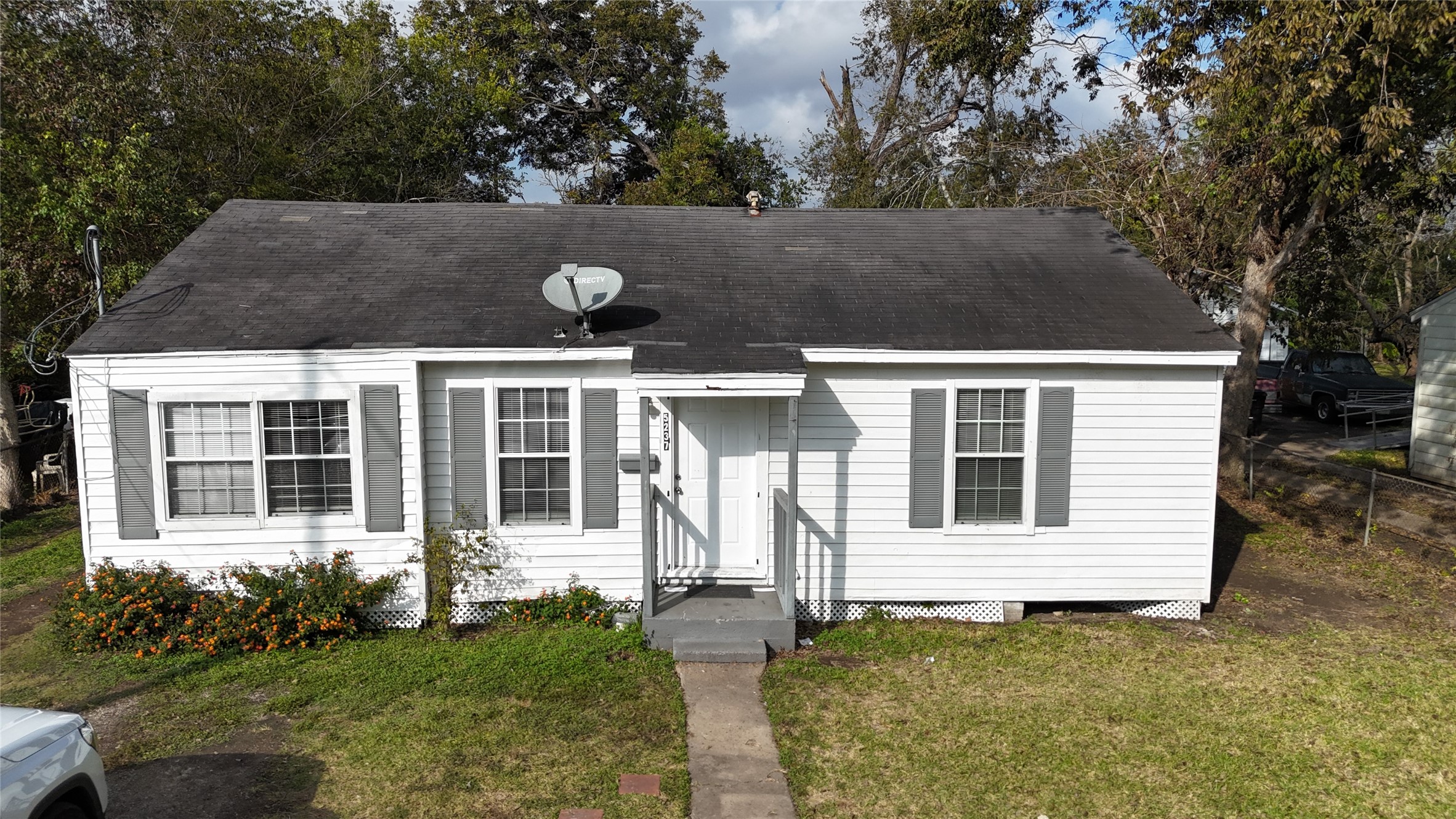 5237 Carmen Street Property Photo 1