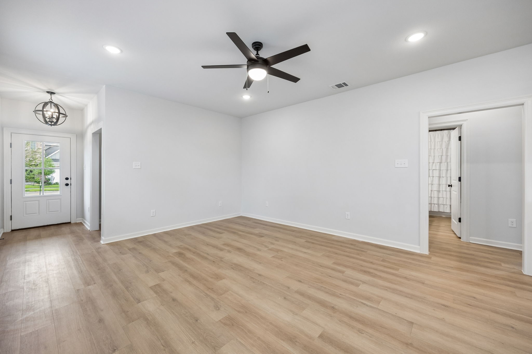 10902 Bonfire Trail Property Photo 3