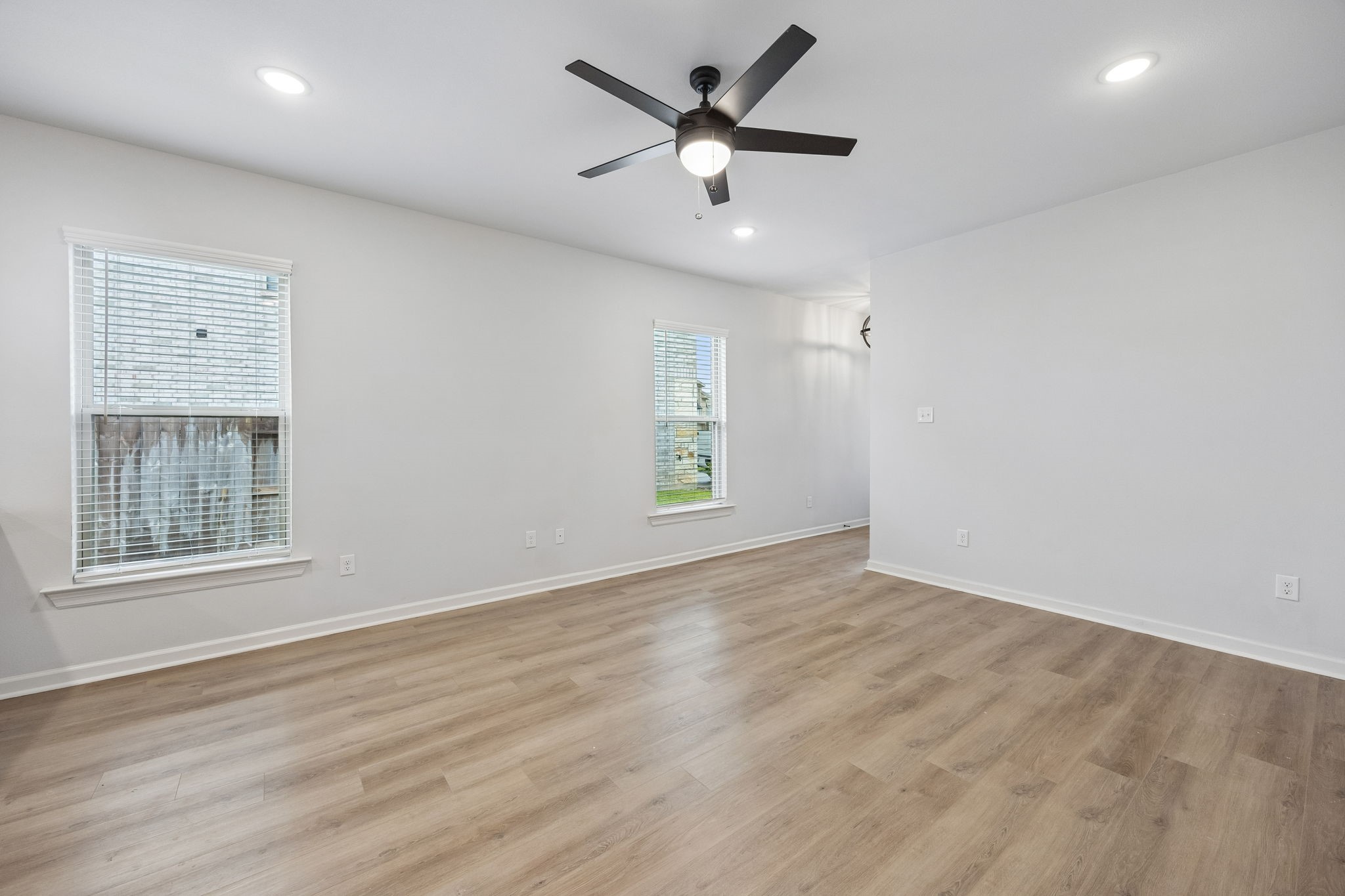 10902 Bonfire Trail Property Photo 4