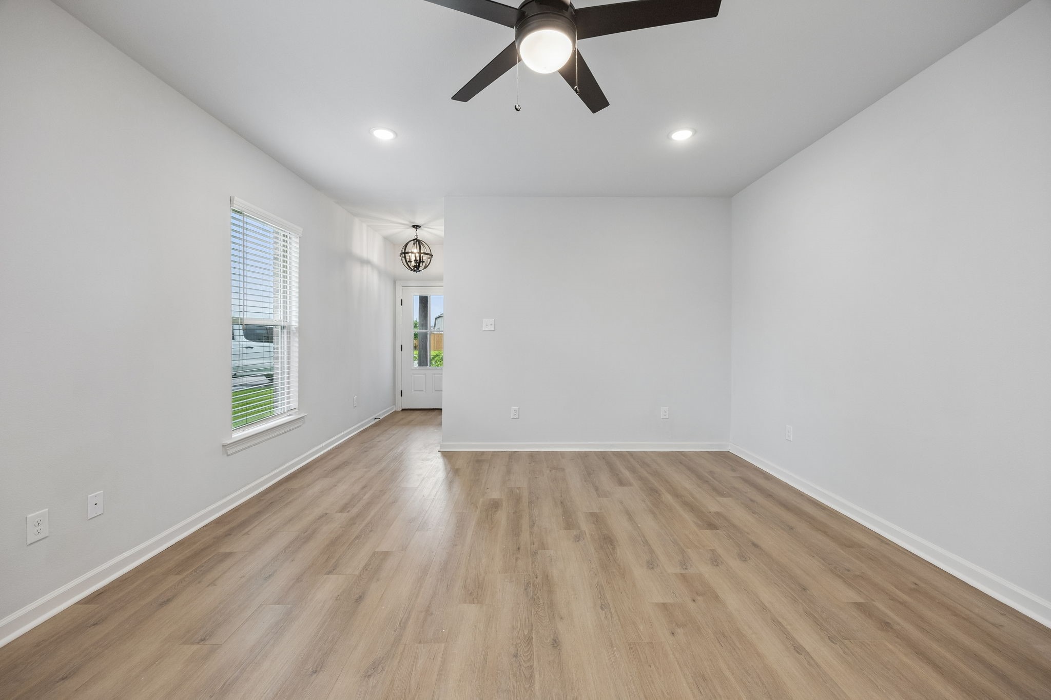 10902 Bonfire Trail Property Photo 6
