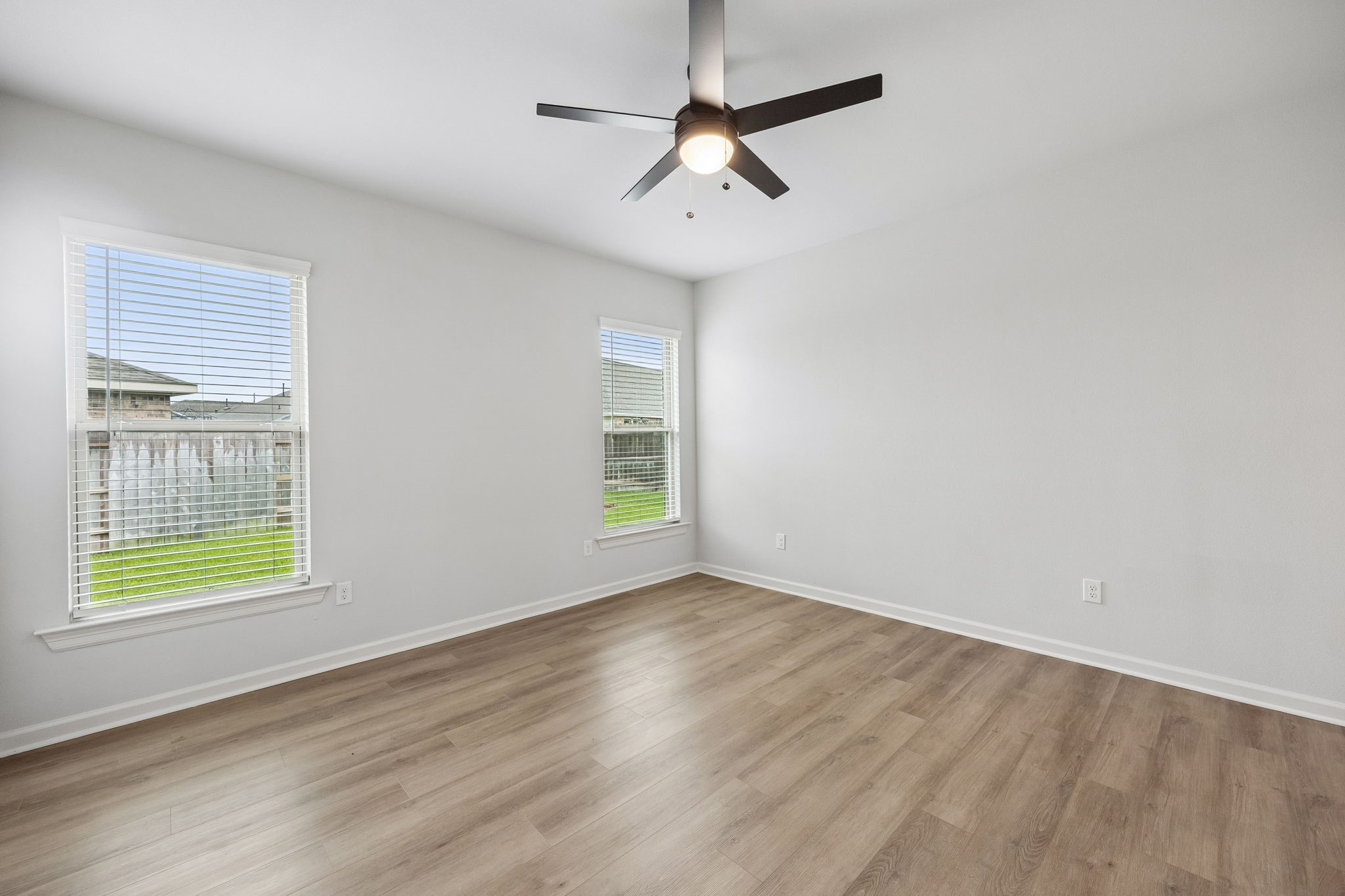 10902 Bonfire Trail Property Photo 12