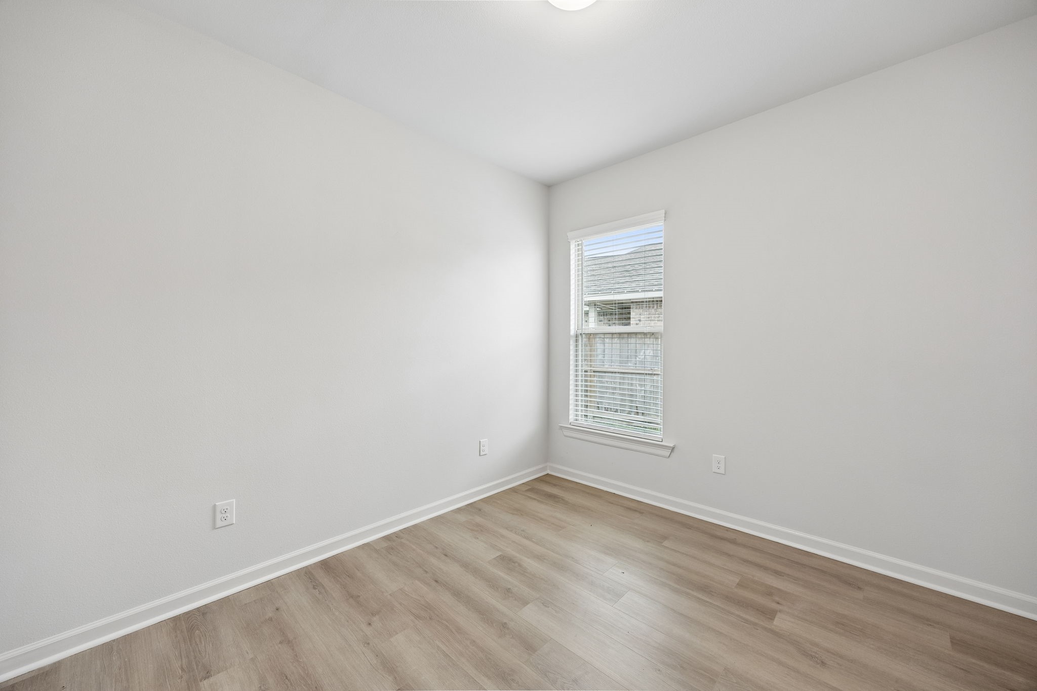 10902 Bonfire Trail Property Photo 17
