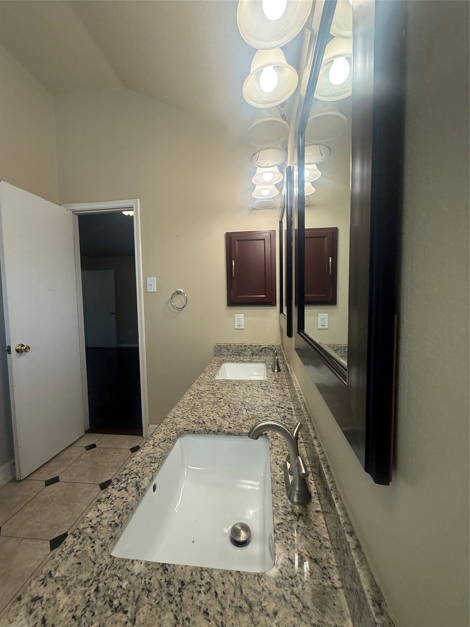 8210 Paddington Place Drive Property Photo 13