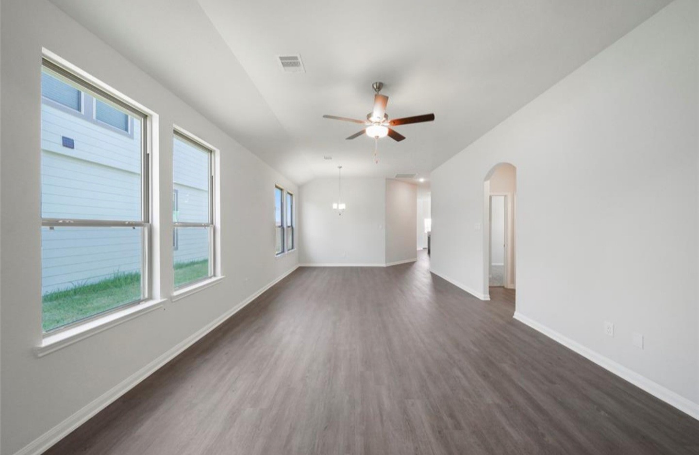207 Tejas Village Parkway Property Photo 4