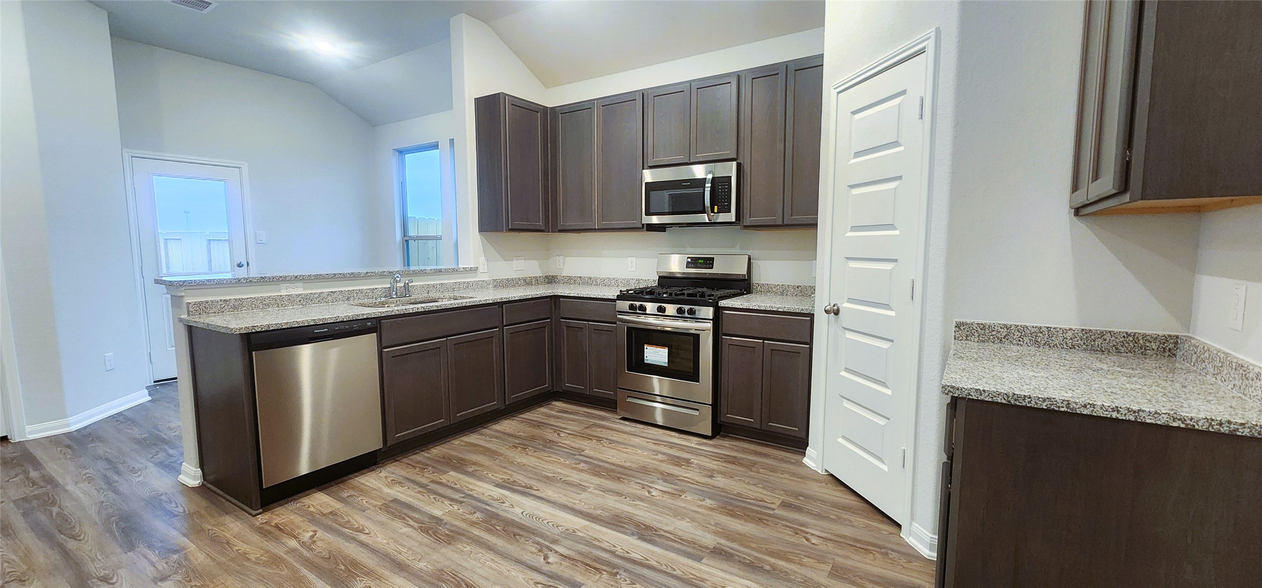 207 Tejas Village Parkway Property Photo 5