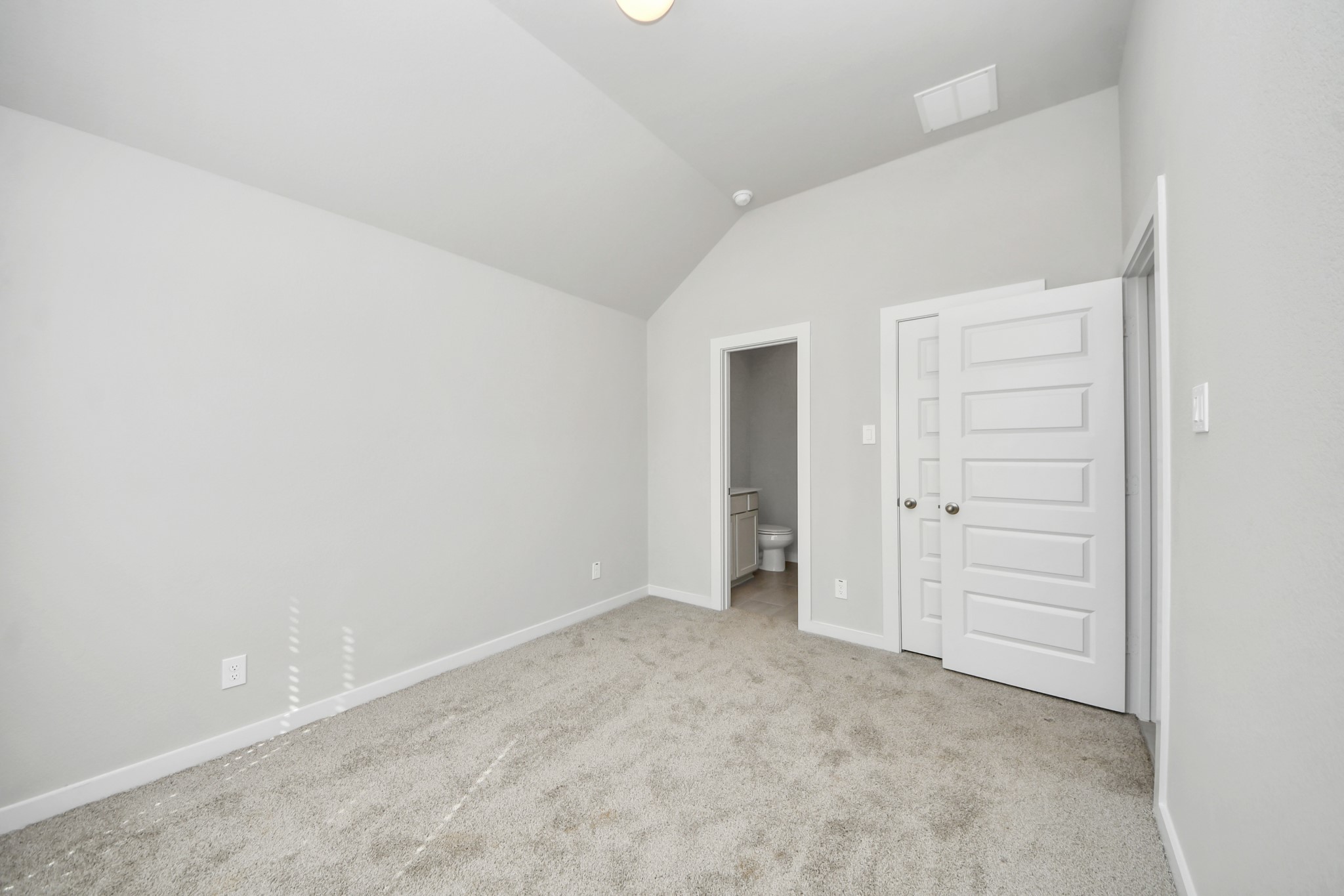 11107 Rose River Drive Property Photo 4
