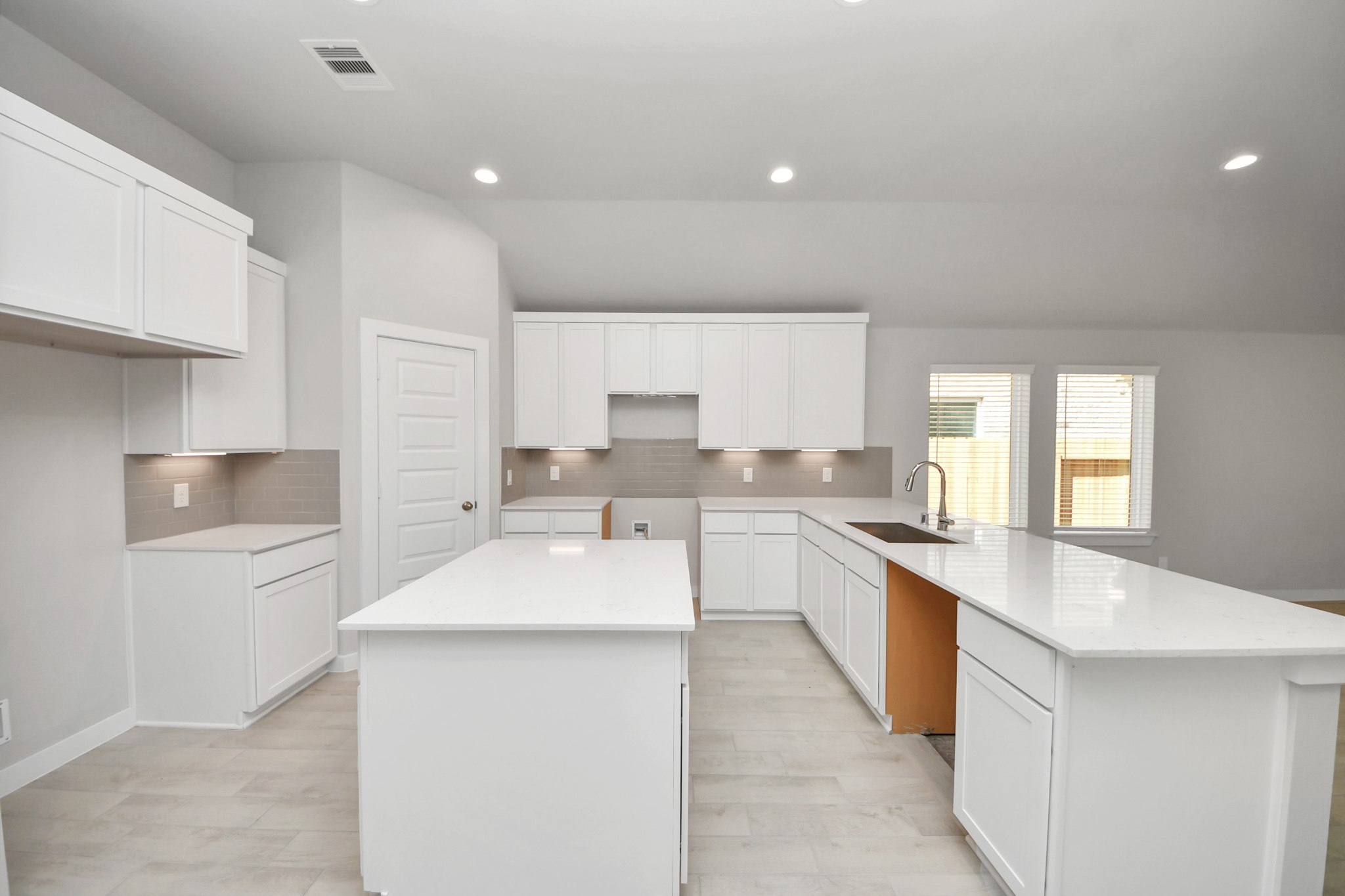11107 Rose River Drive Property Photo 8