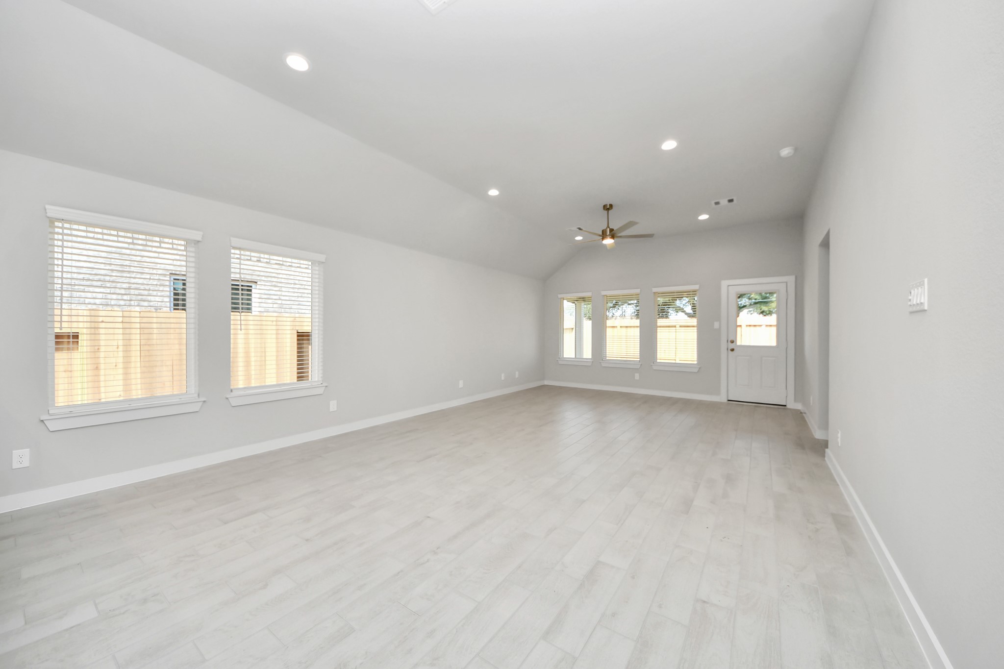 11107 Rose River Drive Property Photo 14