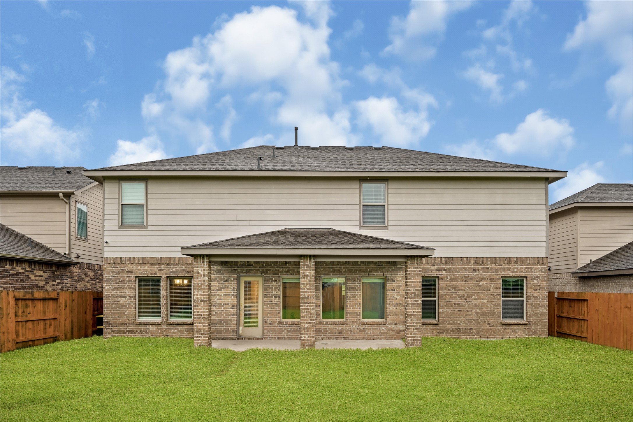 1207 Bellingham Park Drive Property Photo 2