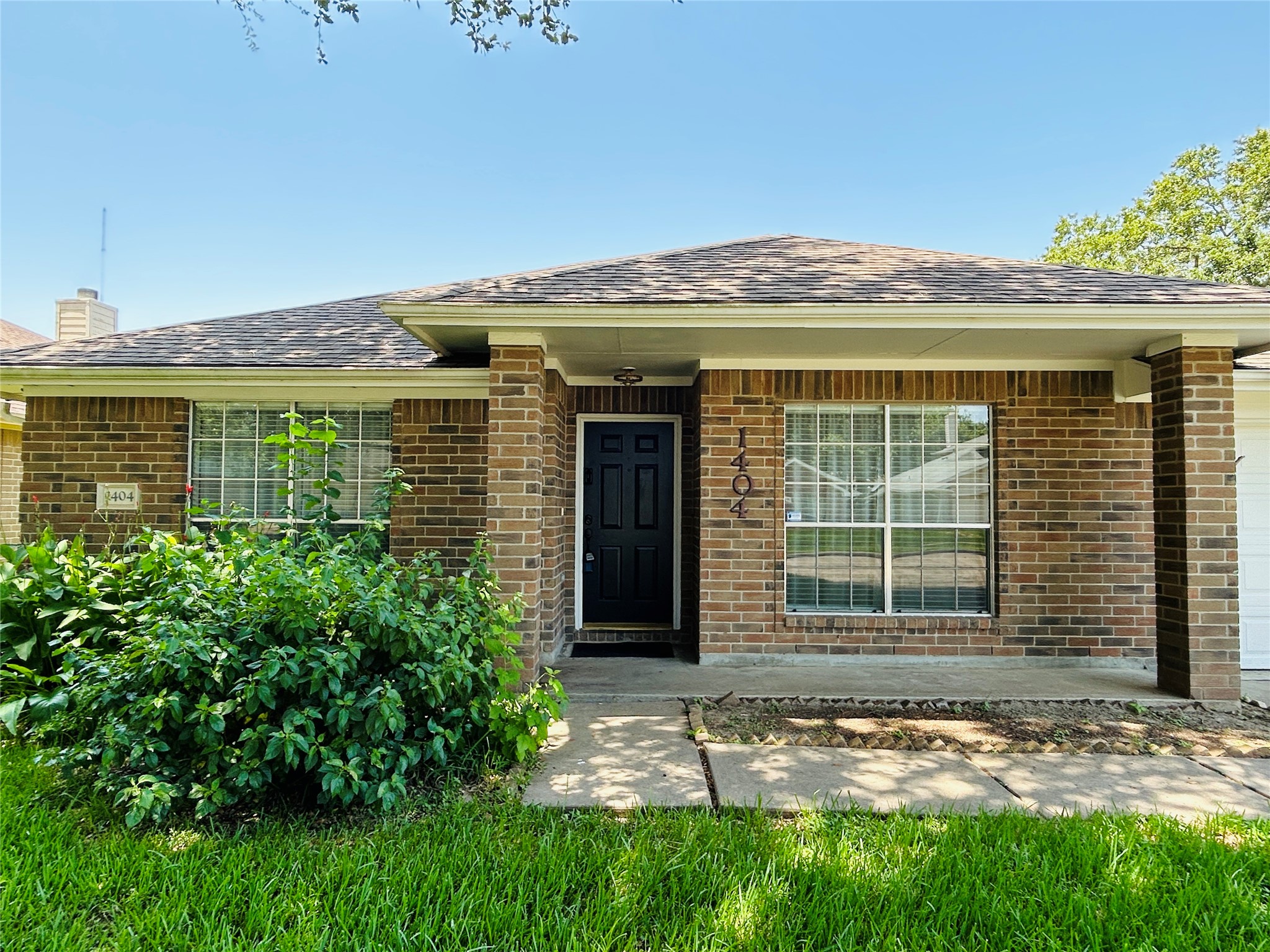 1404 Helmsley Drive Property Photo 1