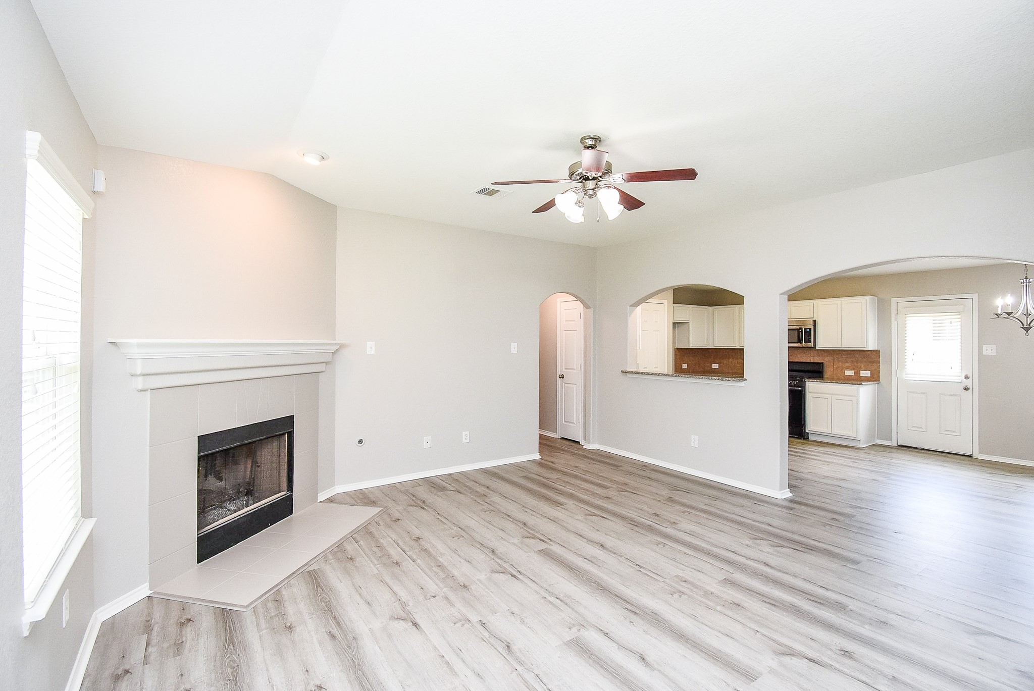 22427 Bellow Glen Drive Property Photo 5