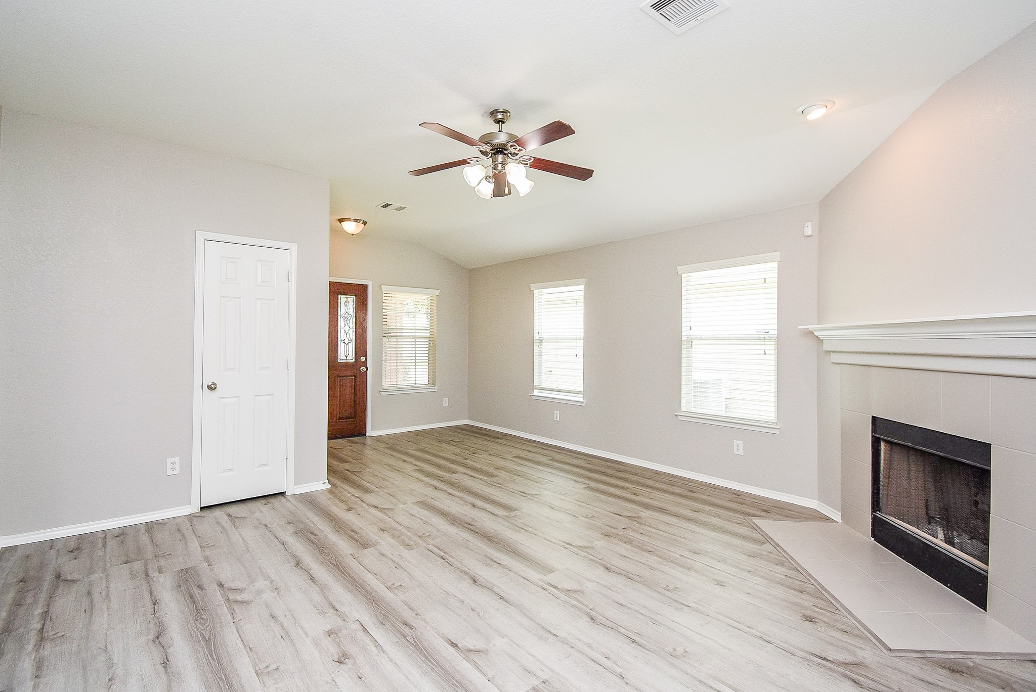 22427 Bellow Glen Drive Property Photo 6