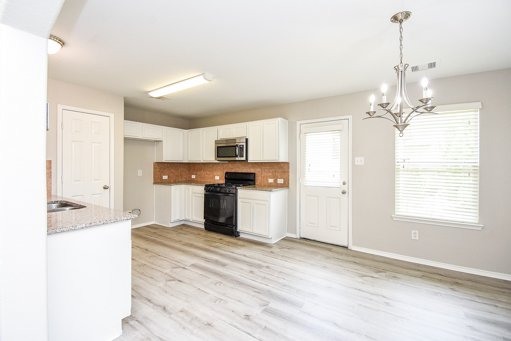 22427 Bellow Glen Drive Property Photo 7